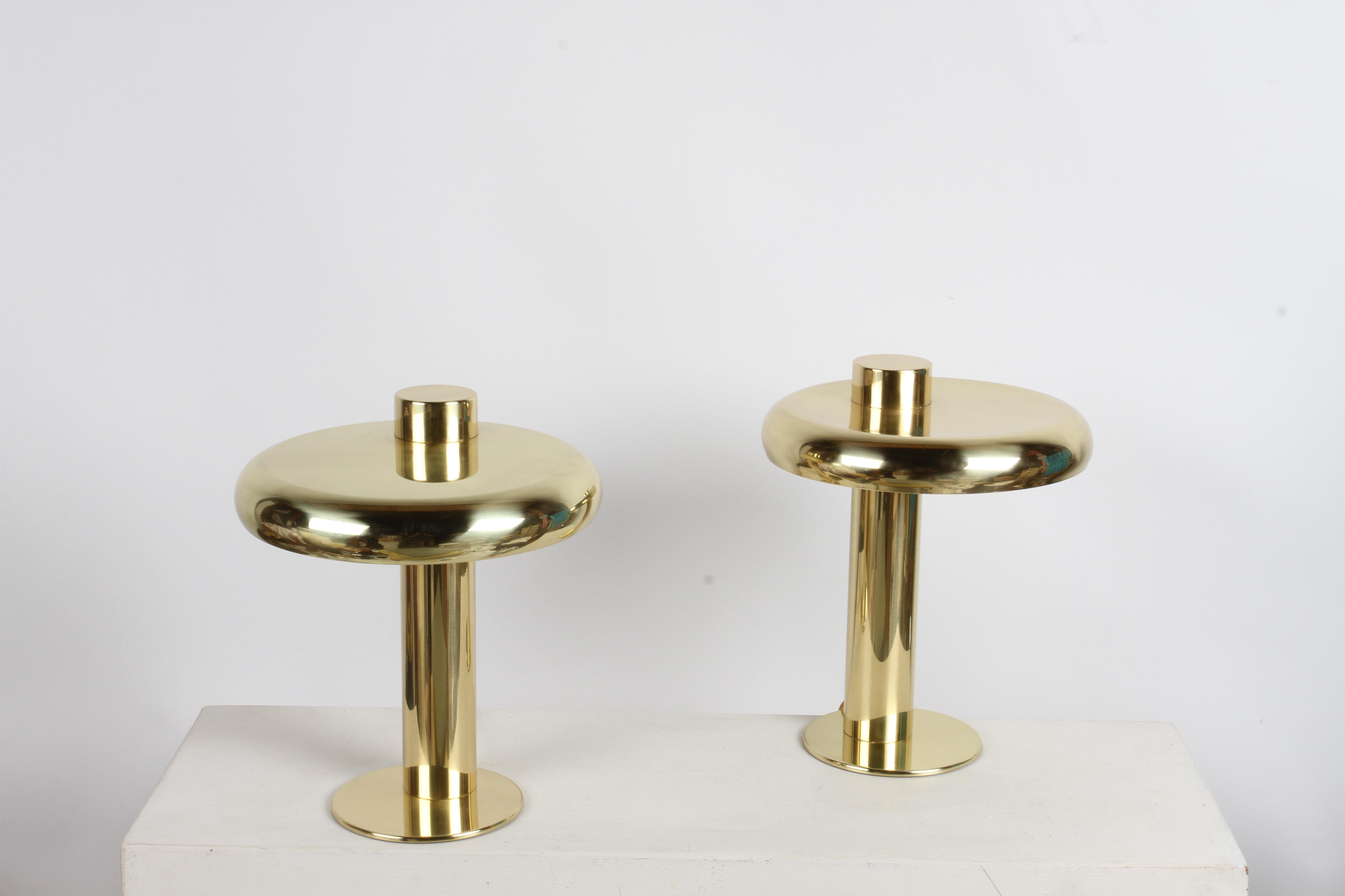 RARE Pair of Koch & Lowy 1970s Brass Saucer Form Table lamps - Fully restored  For Sale 14
