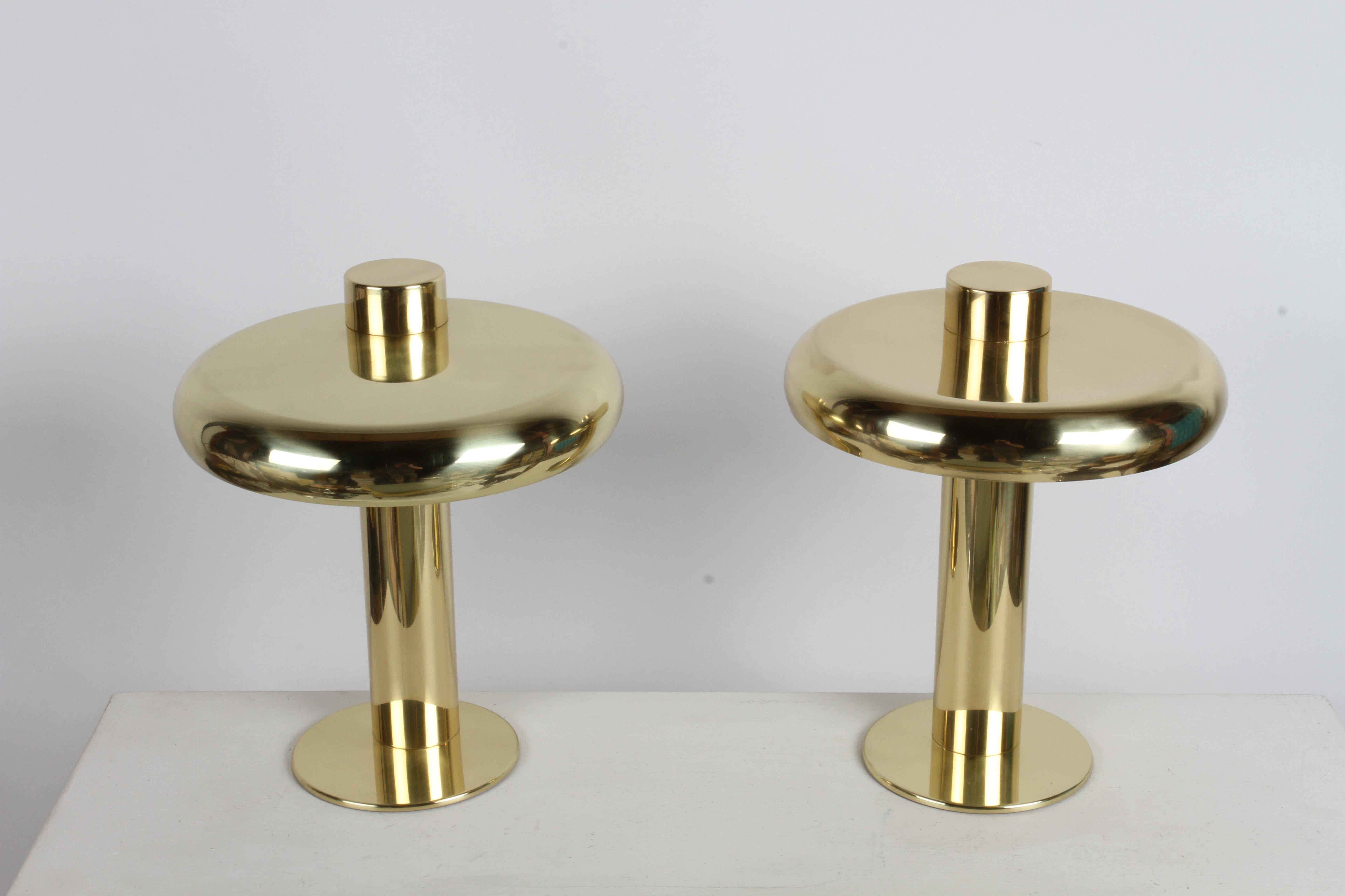 Mid-Century Modern RARE Pair of Koch & Lowy 1970s Brass Saucer Form Table lamps - Fully restored  For Sale