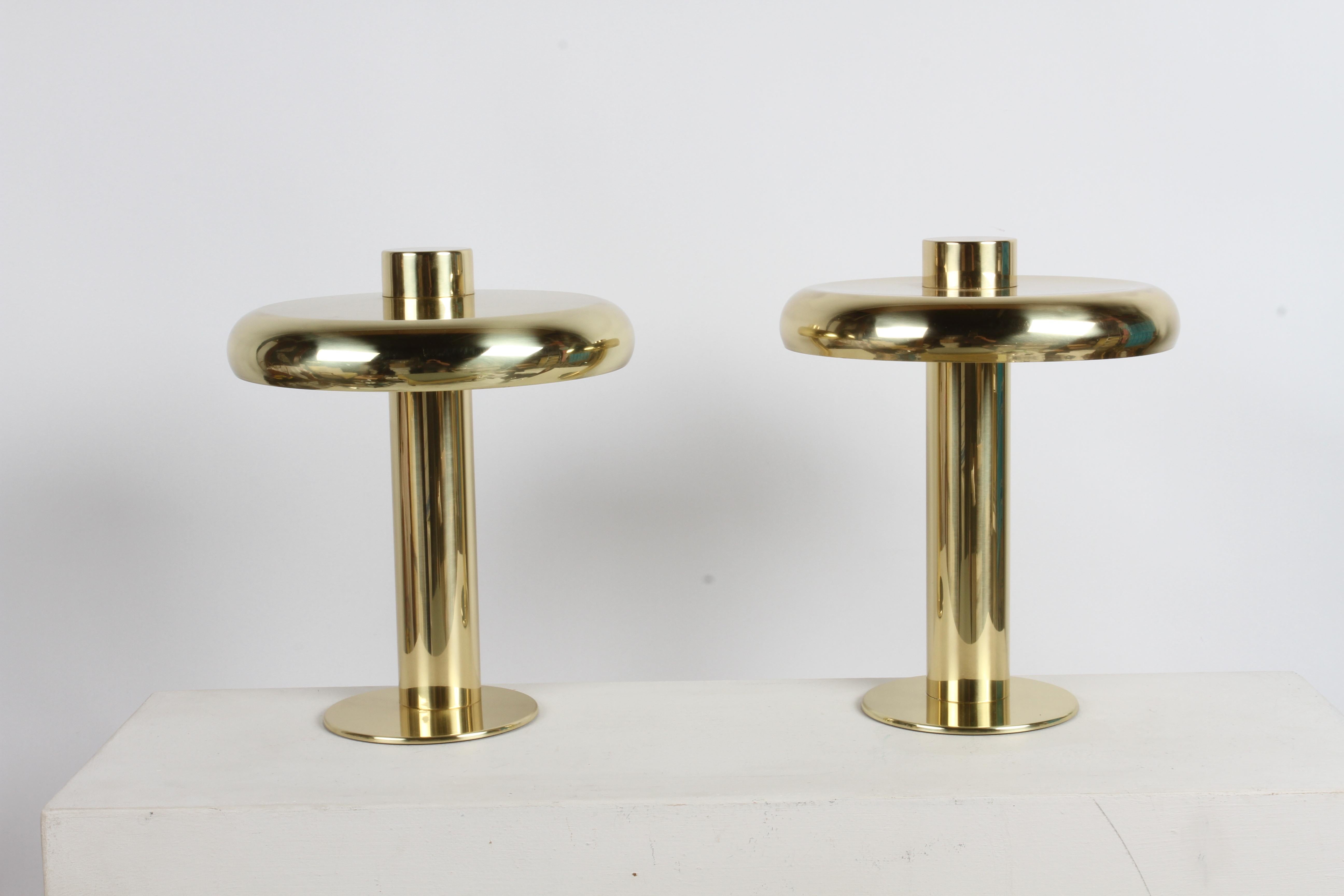 RARE Pair of Koch & Lowy 1970s Brass Saucer Form Table lamps - Fully restored  In Good Condition For Sale In St. Louis, MO