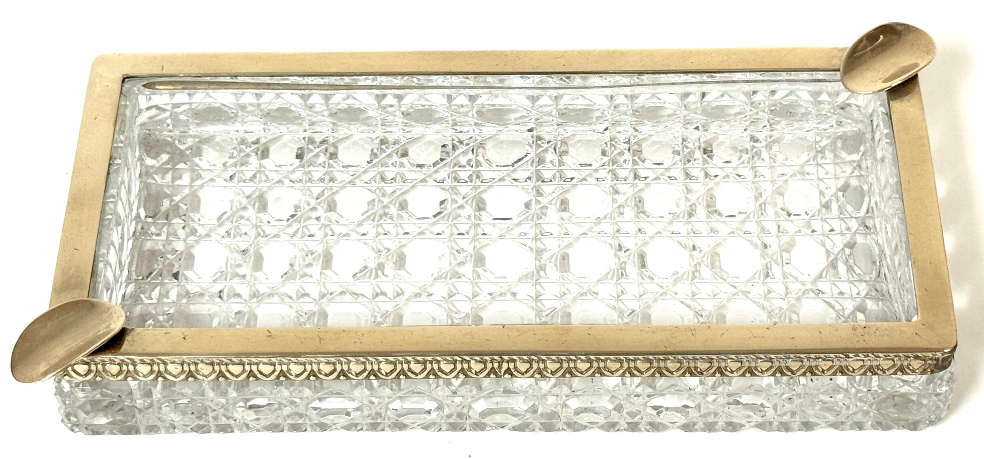 Raro par de grandes bandejas para cenizas/cigarros Baccarat (Atrb) montadas en bronce, circa años 50 Bronce en venta