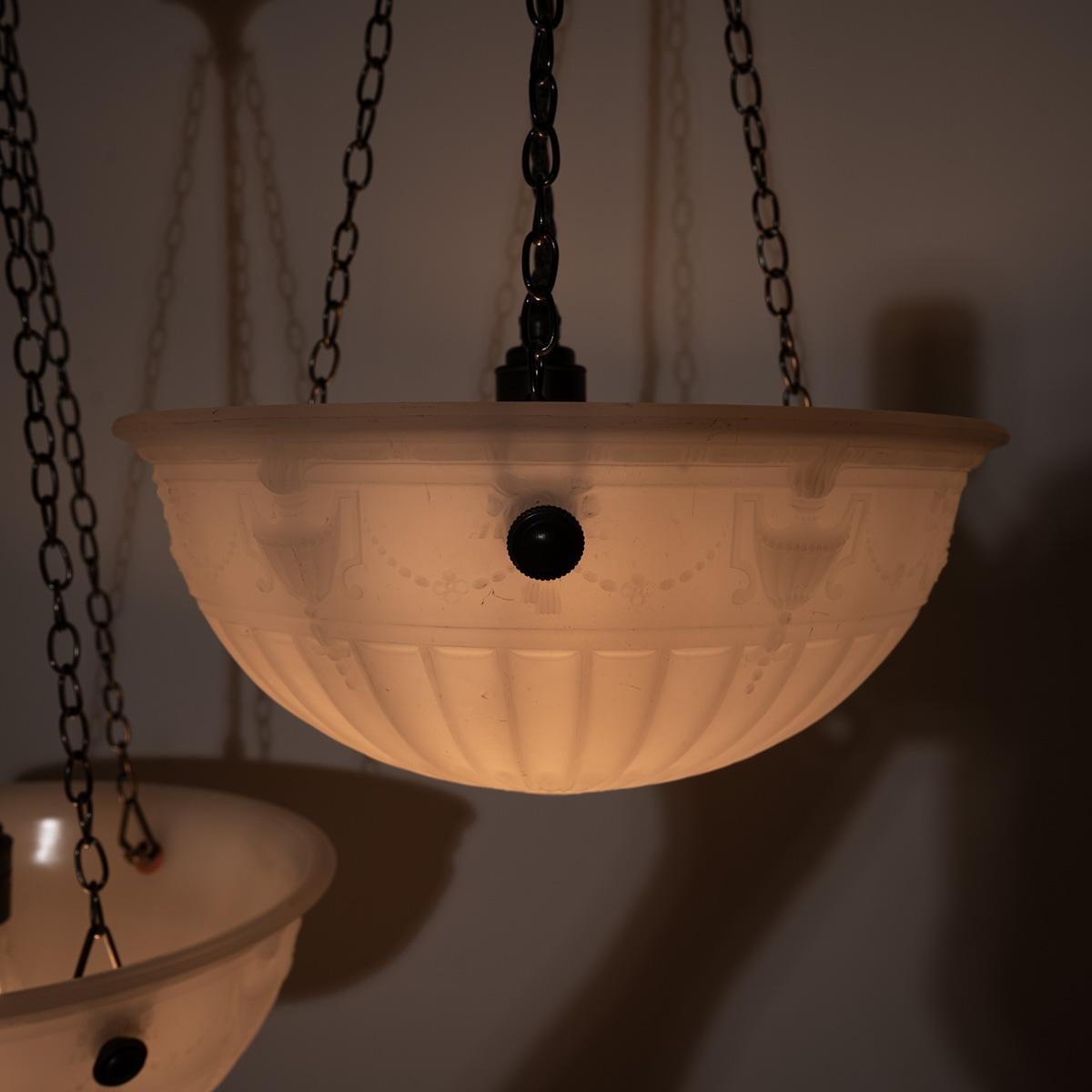 Rara coppia di plafoniere decorative in vetro Moonstone di grandi dimensioni in vendita 9