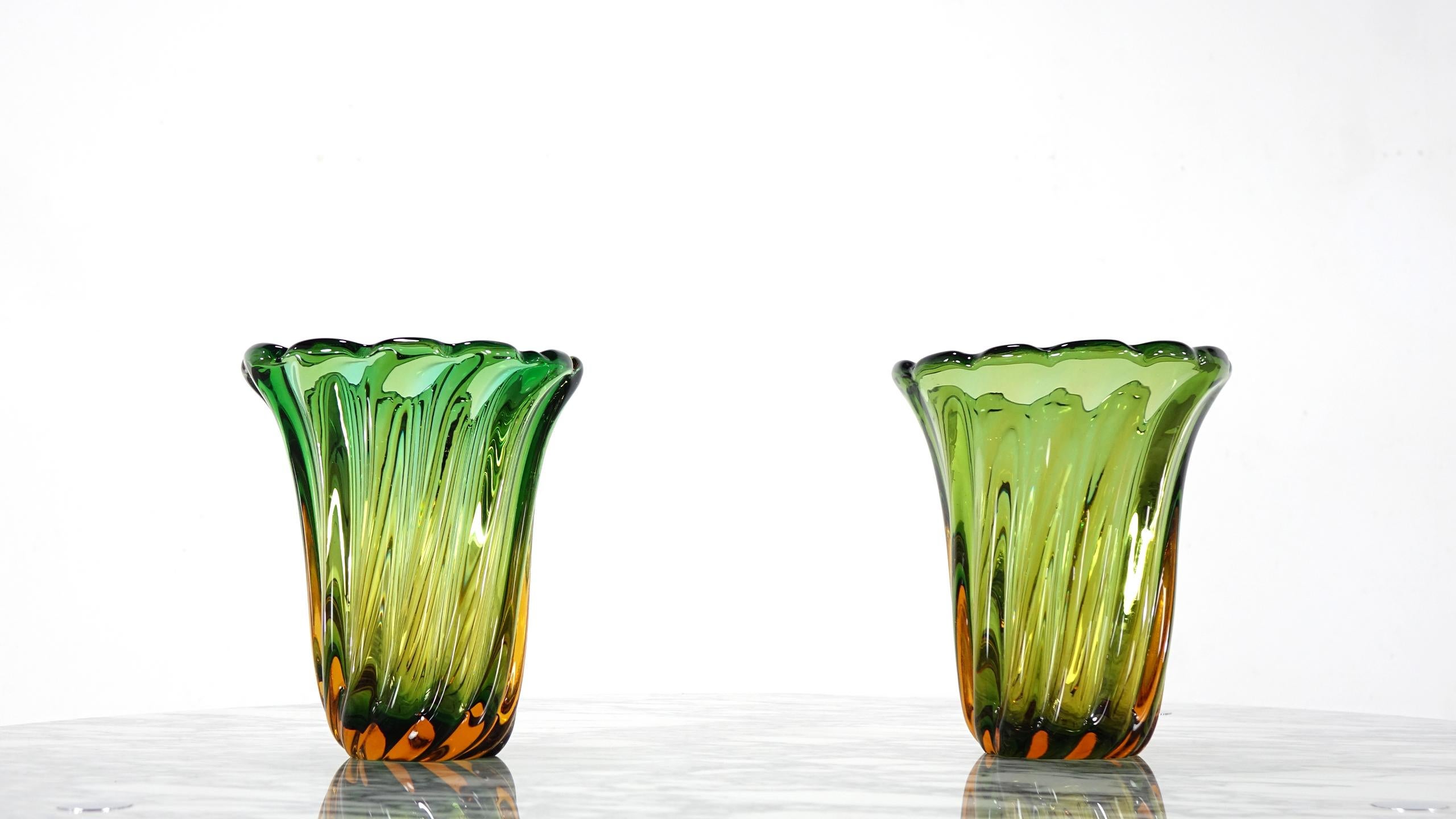 Seltenes Paar großformatiger grüner Murano-Vasen, einzigartiges, farbenfrohes Meisterwerk im Zustand „Gut“ in Munster, NRW