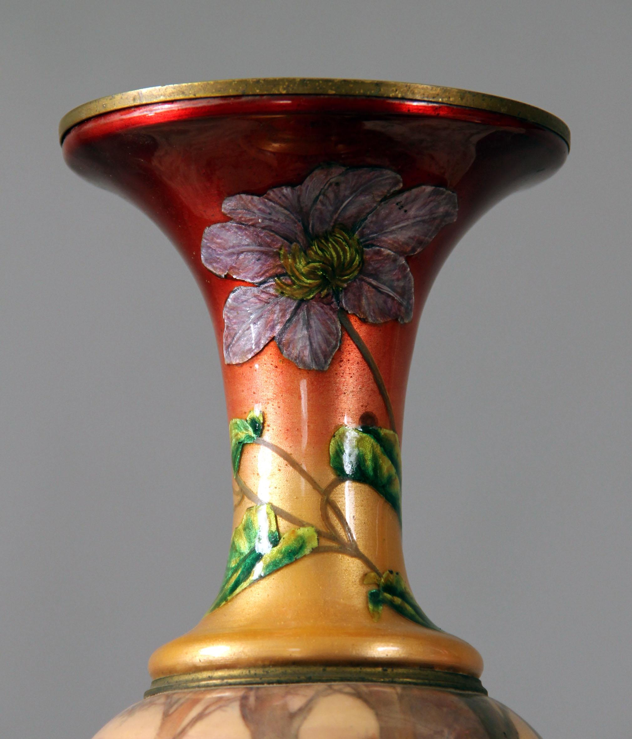 Seltenes Paar französischer Emaille-Vasen des späten 19. Jahrhunderts (Französisch) im Angebot