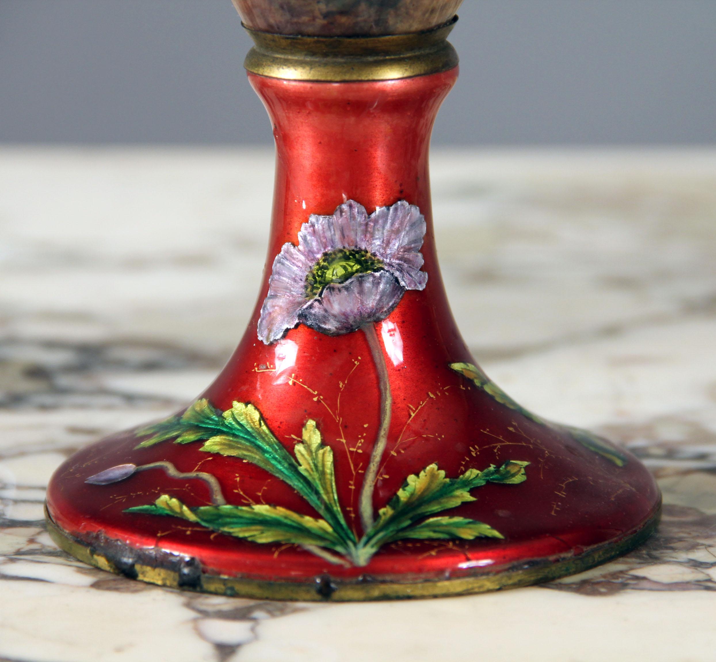 Peint à la main Rare paire de vases en émail français de la fin du XIXe siècle en vente