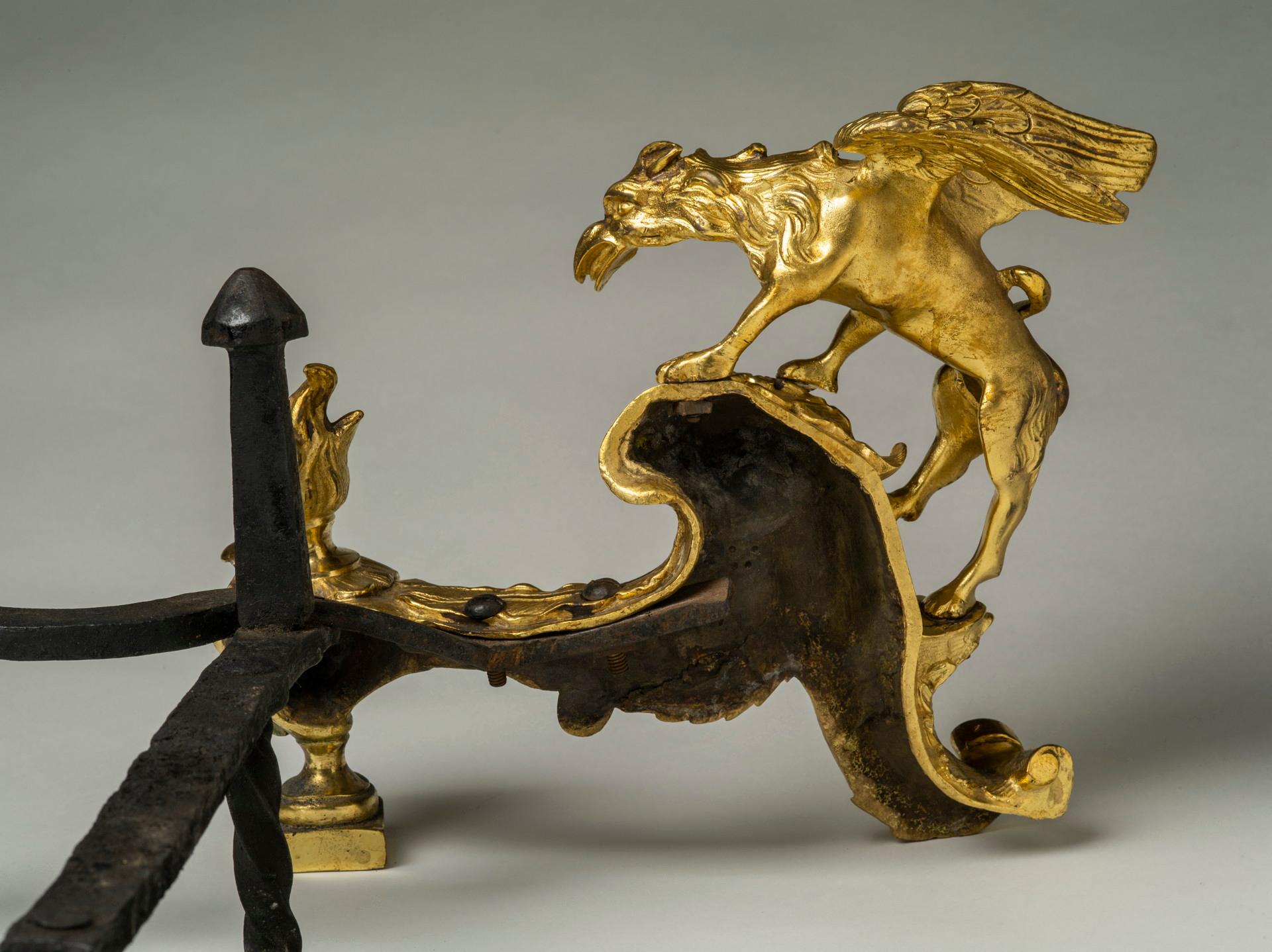 Bronze Rare paire de chenets en bronze doré de style Louis XIV en vente