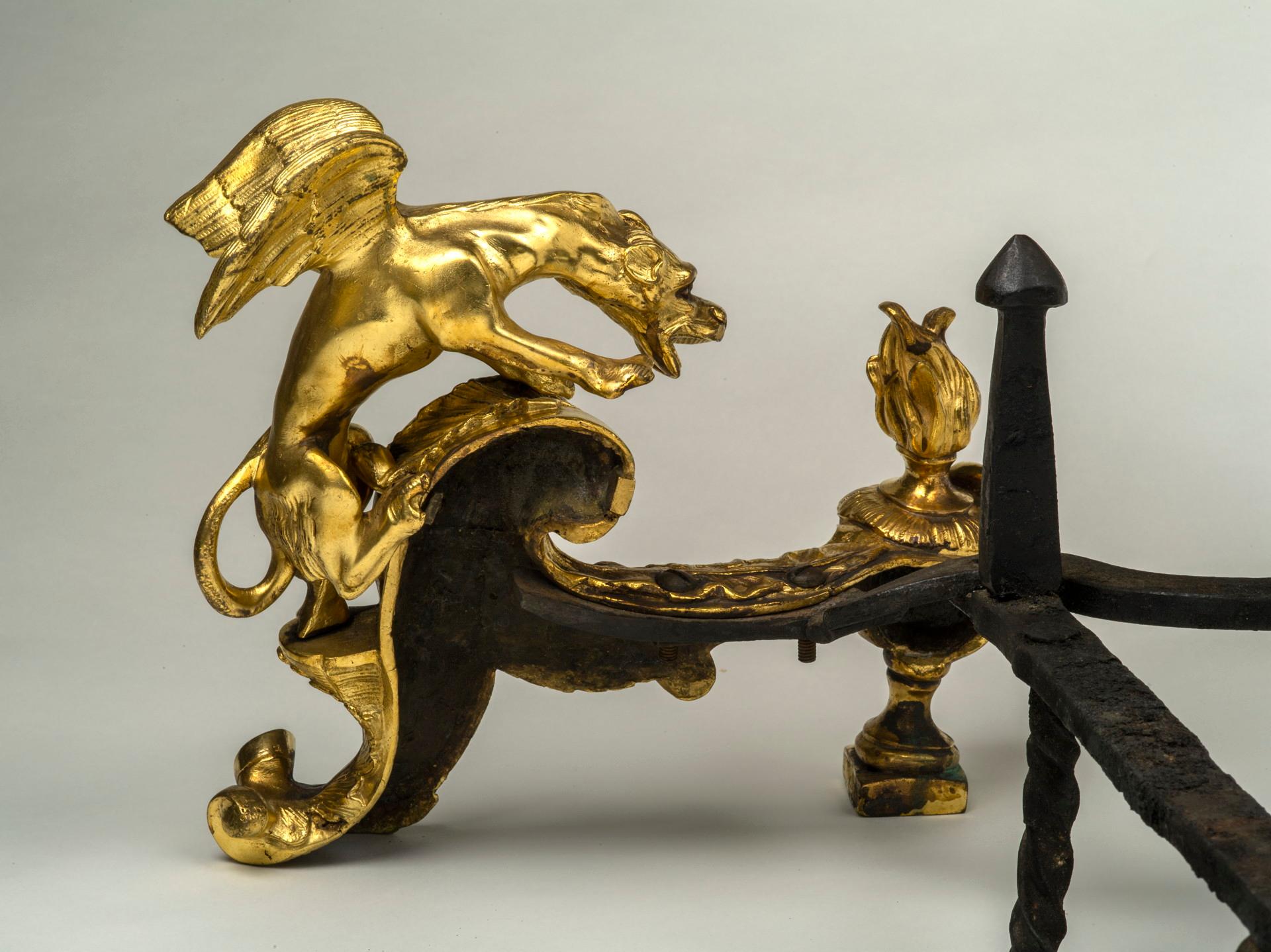 Rare paire de chenets en bronze doré de style Louis XIV en vente 1