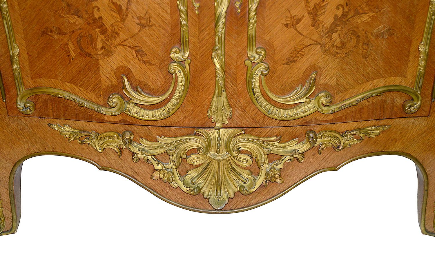 Rare paire d'armoires d'appoint de style Louis XVI d'après Joseph Zwiener en vente 7
