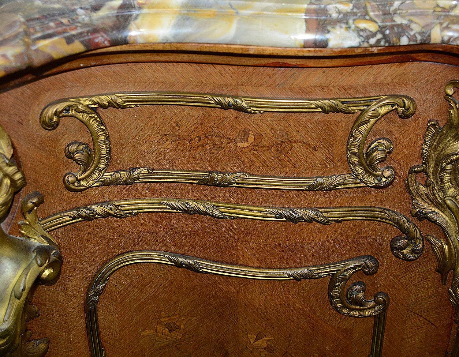 Rare paire d'armoires d'appoint de style Louis XVI d'après Joseph Zwiener en vente 12