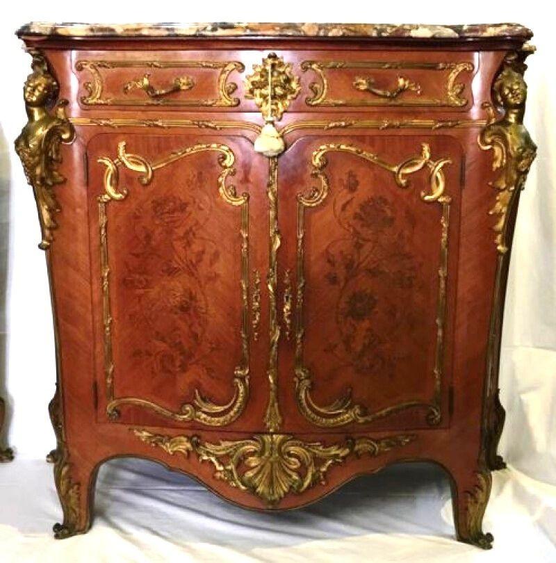 Francese Rara coppia di Luigi XVI  armadietti laterali in stile Joseph Zwiener in vendita