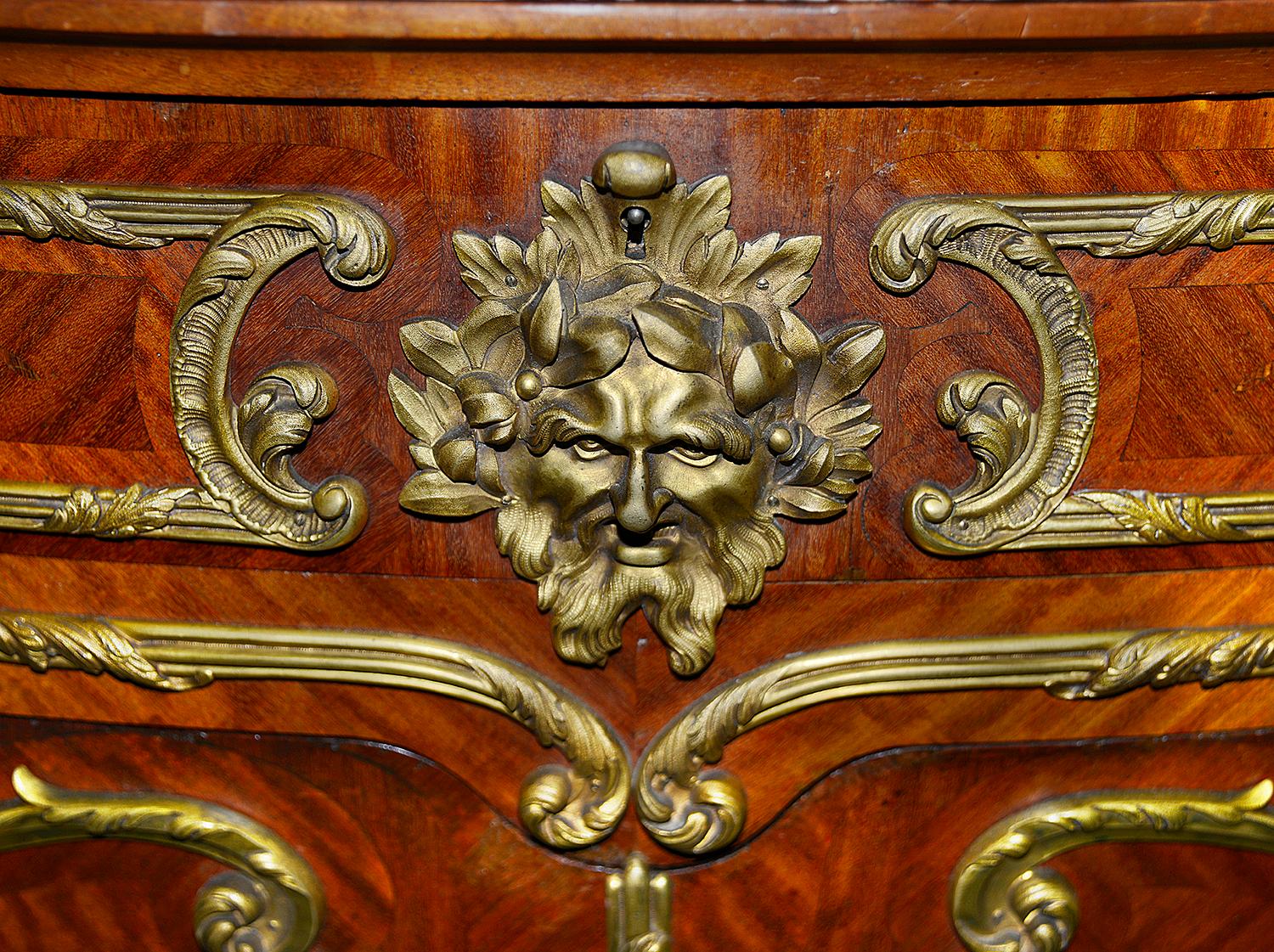 Rare paire d'armoires d'appoint de style Louis XVI d'après Joseph Zwiener Bon état - En vente à Brighton, Sussex
