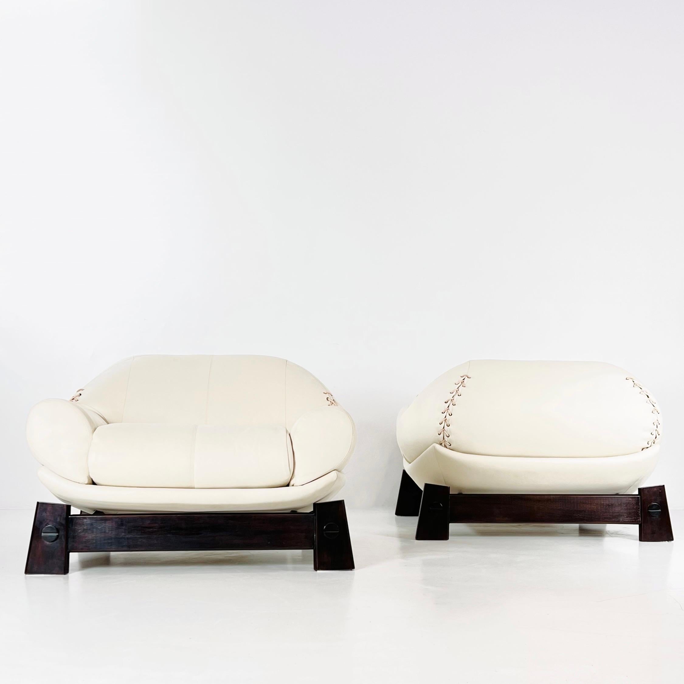 Rare paire de chaises longues ''Móveis Cimo'' en cuir caviuna du Brésil Excellent état - En vente à Curitiba, PR