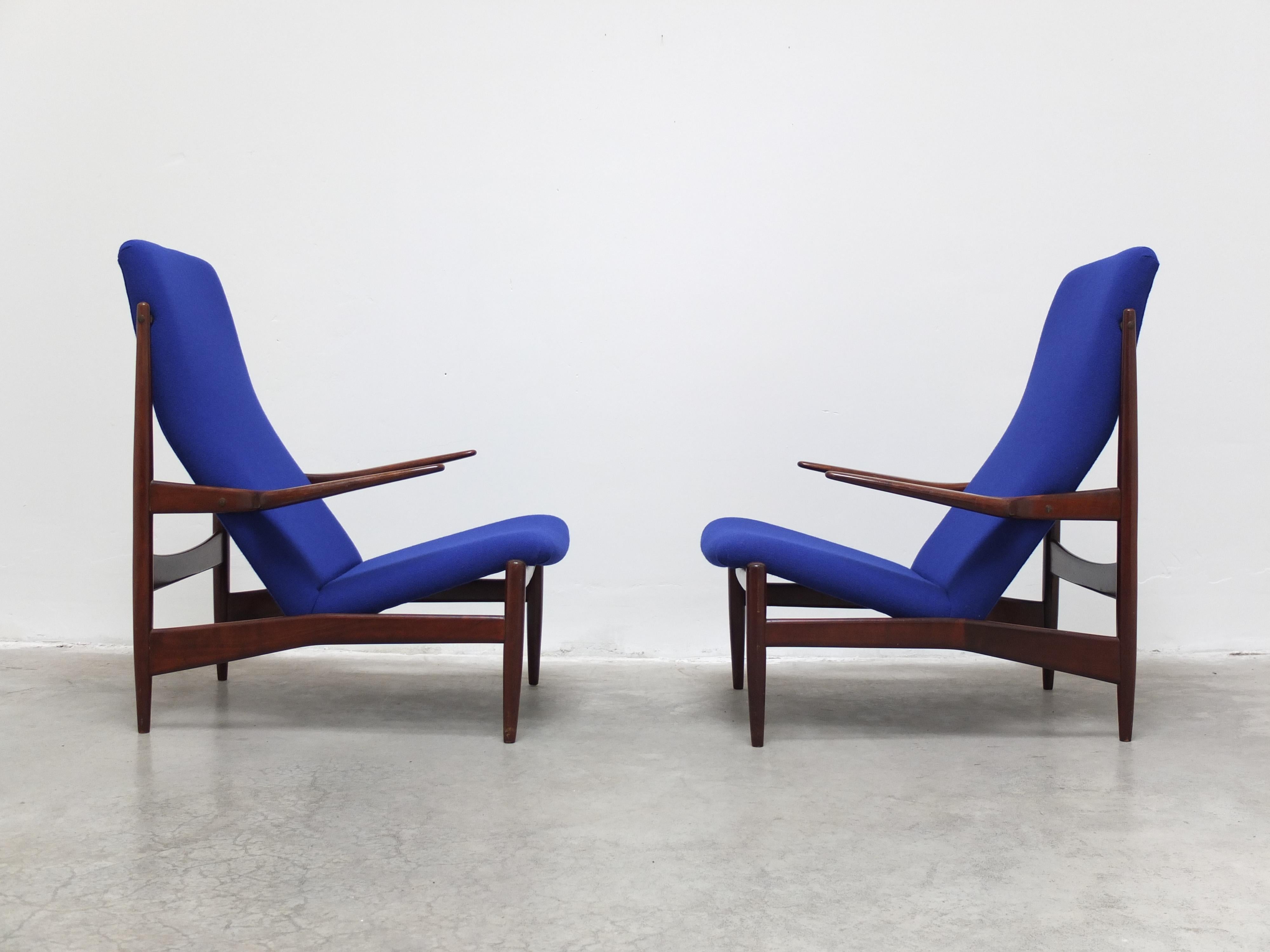 An exceptional and beautiful pair of lounge chairs designed by Alfred Hendrickx for the Expo of 1958 in Brussels. They feature an elegant walnut frame with floating armrests and brass details. Produced around 1958 by Belform. Reupholstered with a
