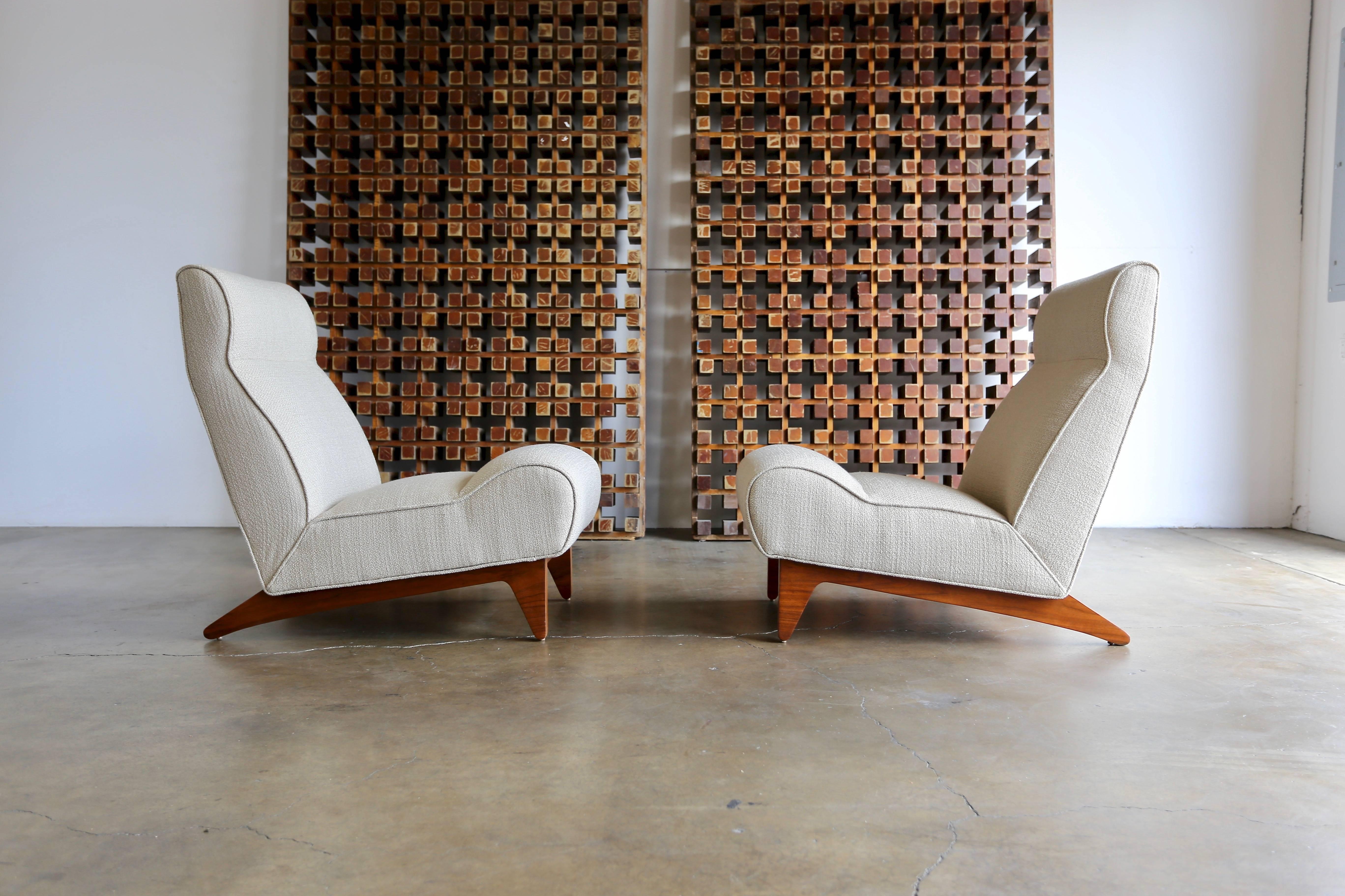 Mid-Century Modern Rare Pair of Lounge Chairs by Edward Wormley for Dunbar