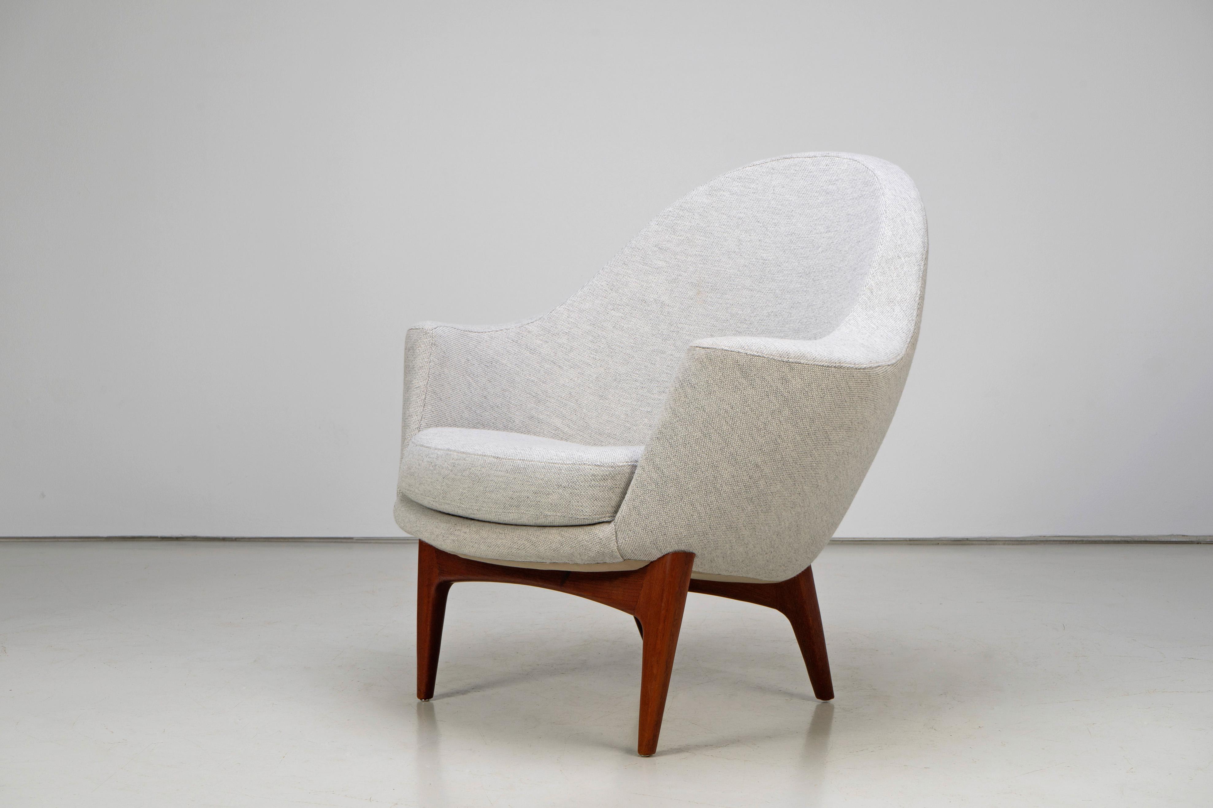 Rare Pair of Lounge Chairs by Ib Kofod Larsen for Fritz Hansen, 1959 For Sale 2