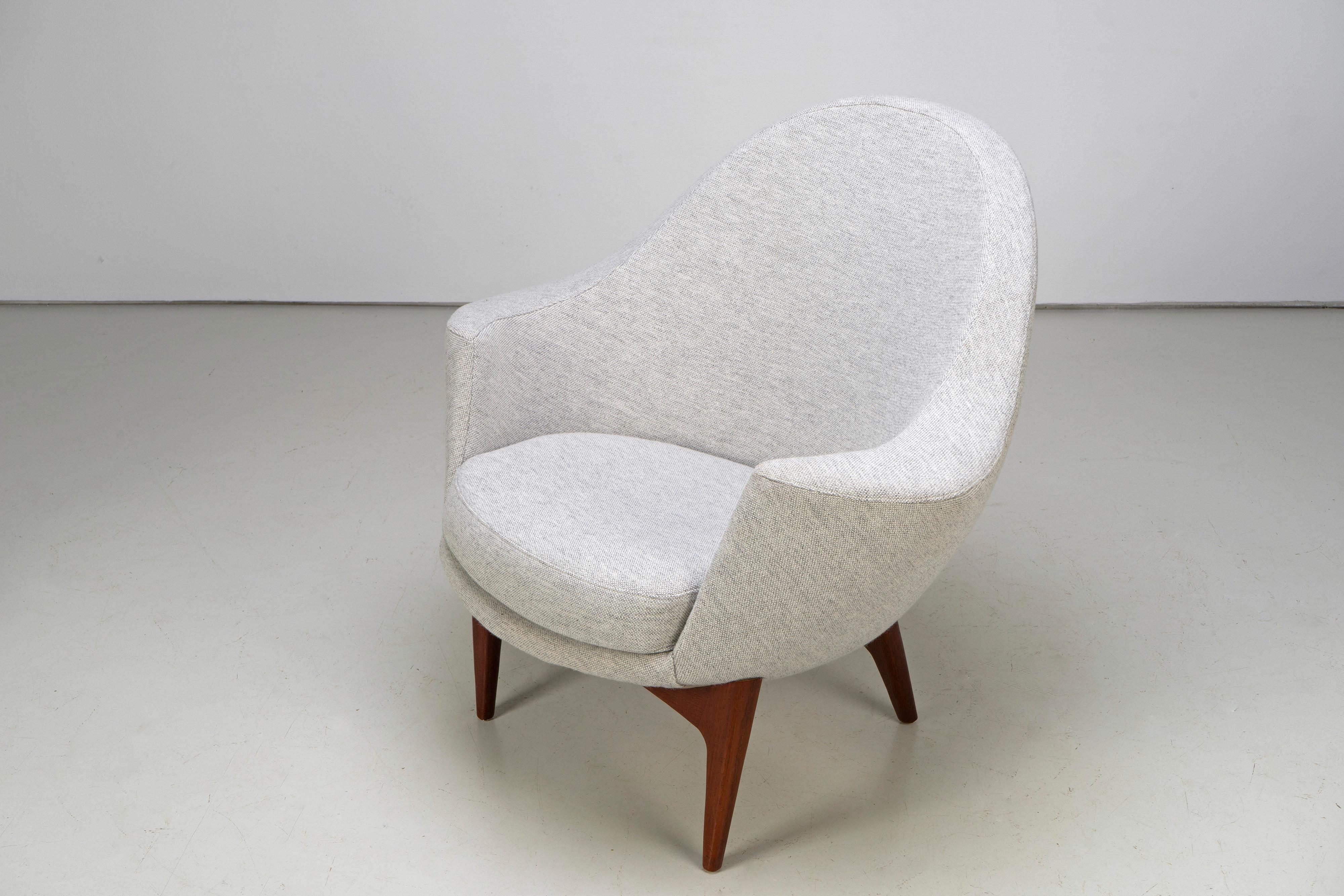 Rare Pair of Lounge Chairs by Ib Kofod Larsen for Fritz Hansen, 1959 For Sale 3