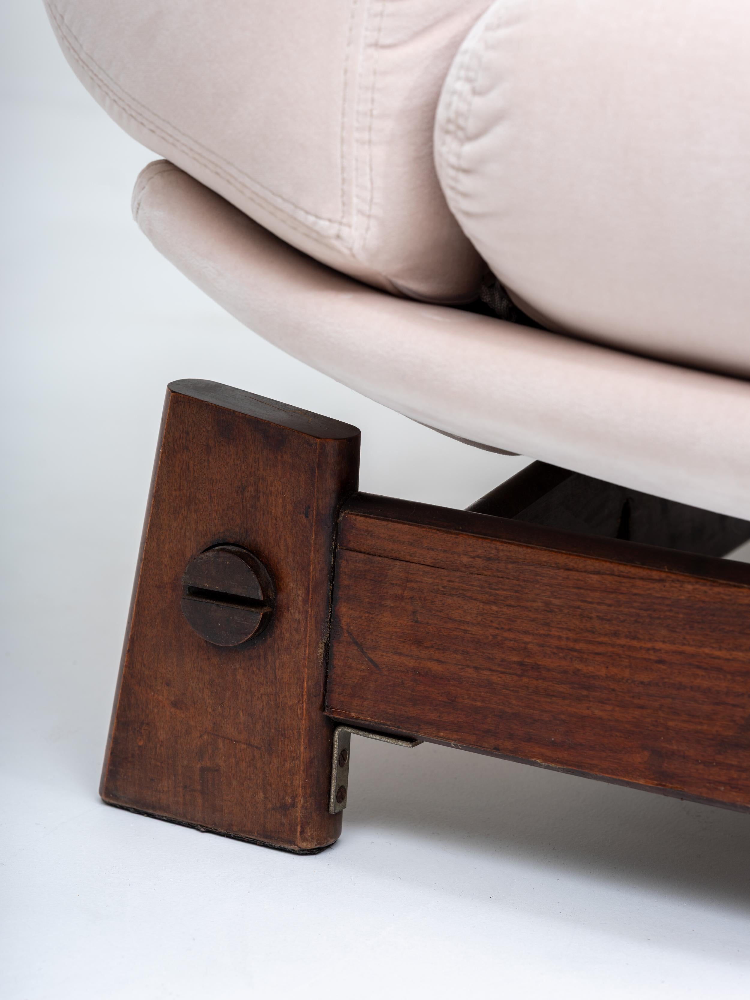Seltenes Paar Loungesessel von Móveis Cimo 1960s Brasilien in Off-White Velvet im Angebot 1