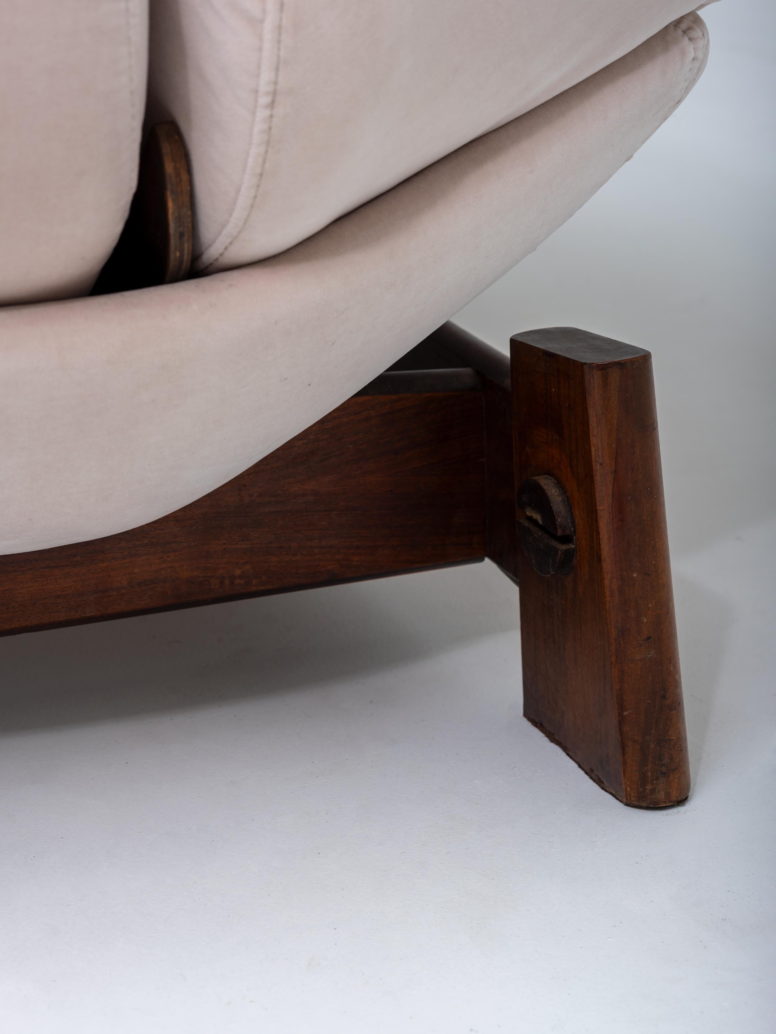 Seltenes Paar Loungesessel von Móveis Cimo 1960s Brasilien in Off-White Velvet im Angebot 3