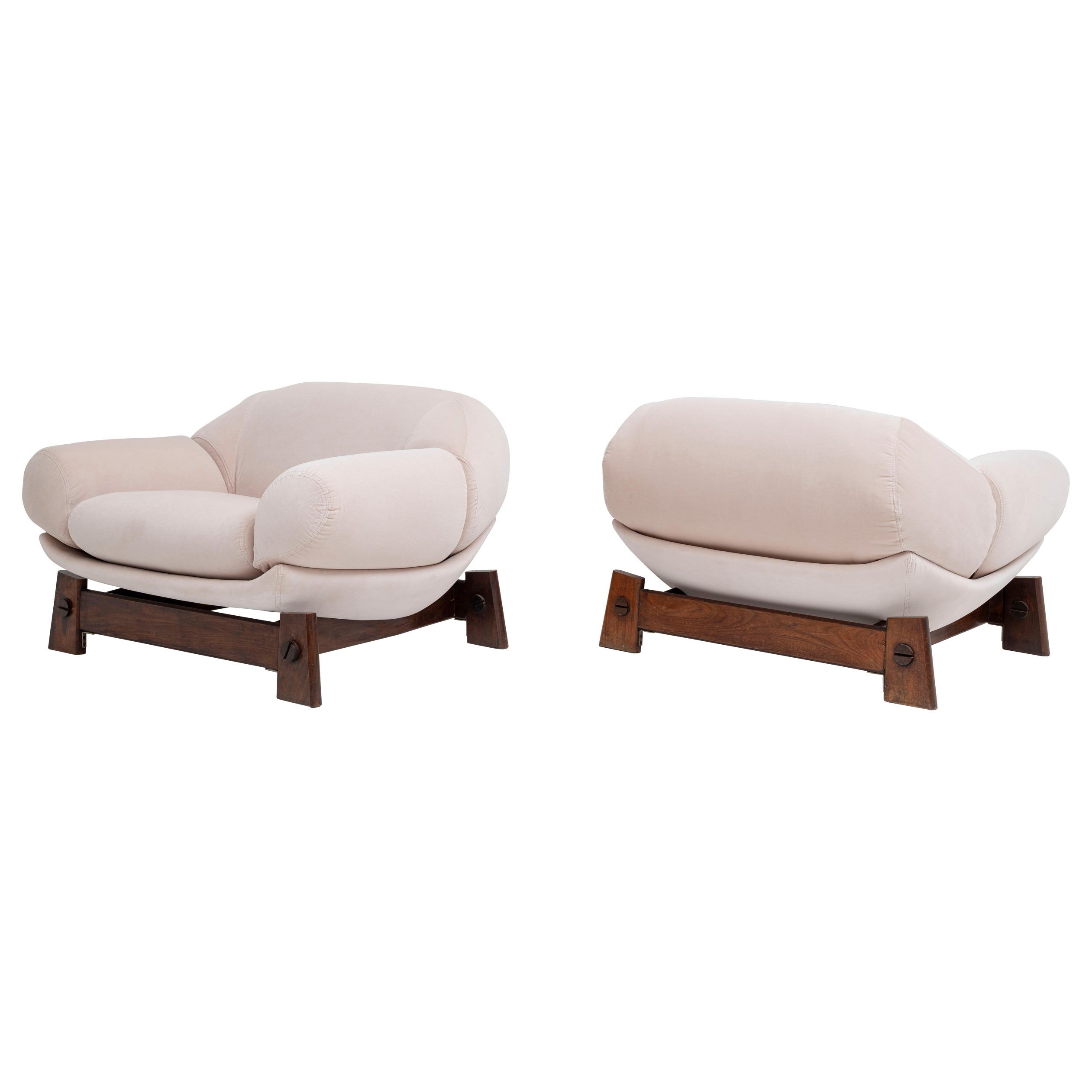 Seltenes Paar Loungesessel von Móveis Cimo 1960s Brasilien in Off-White Velvet im Angebot