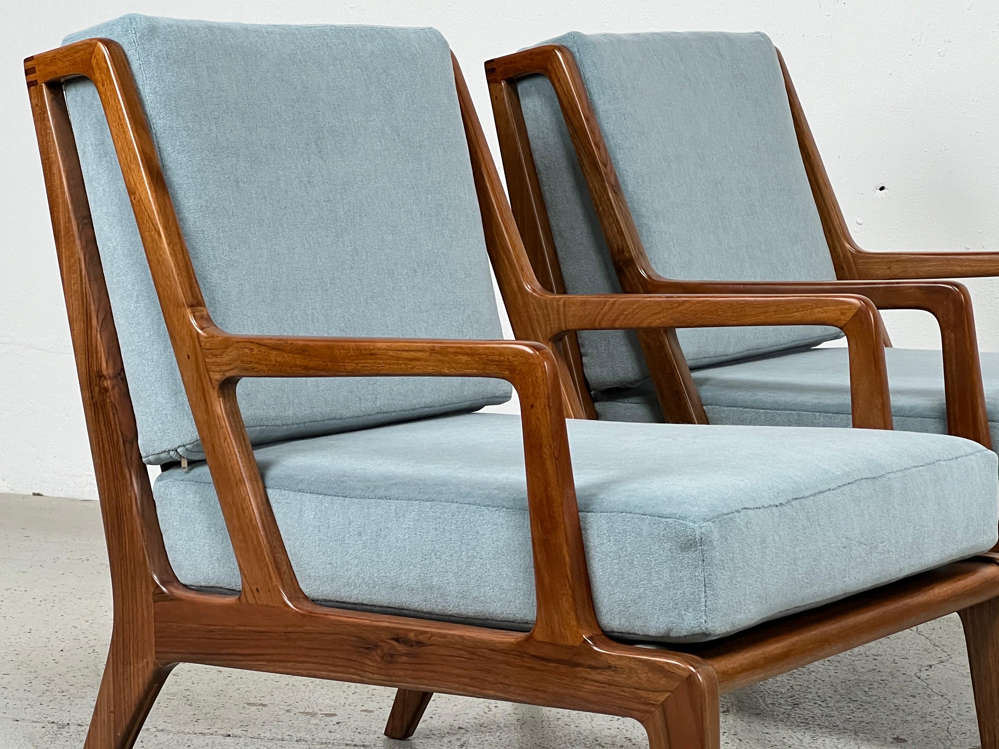 Rare Pair of Lounge Chairs by Singer and Sons  For Sale 6