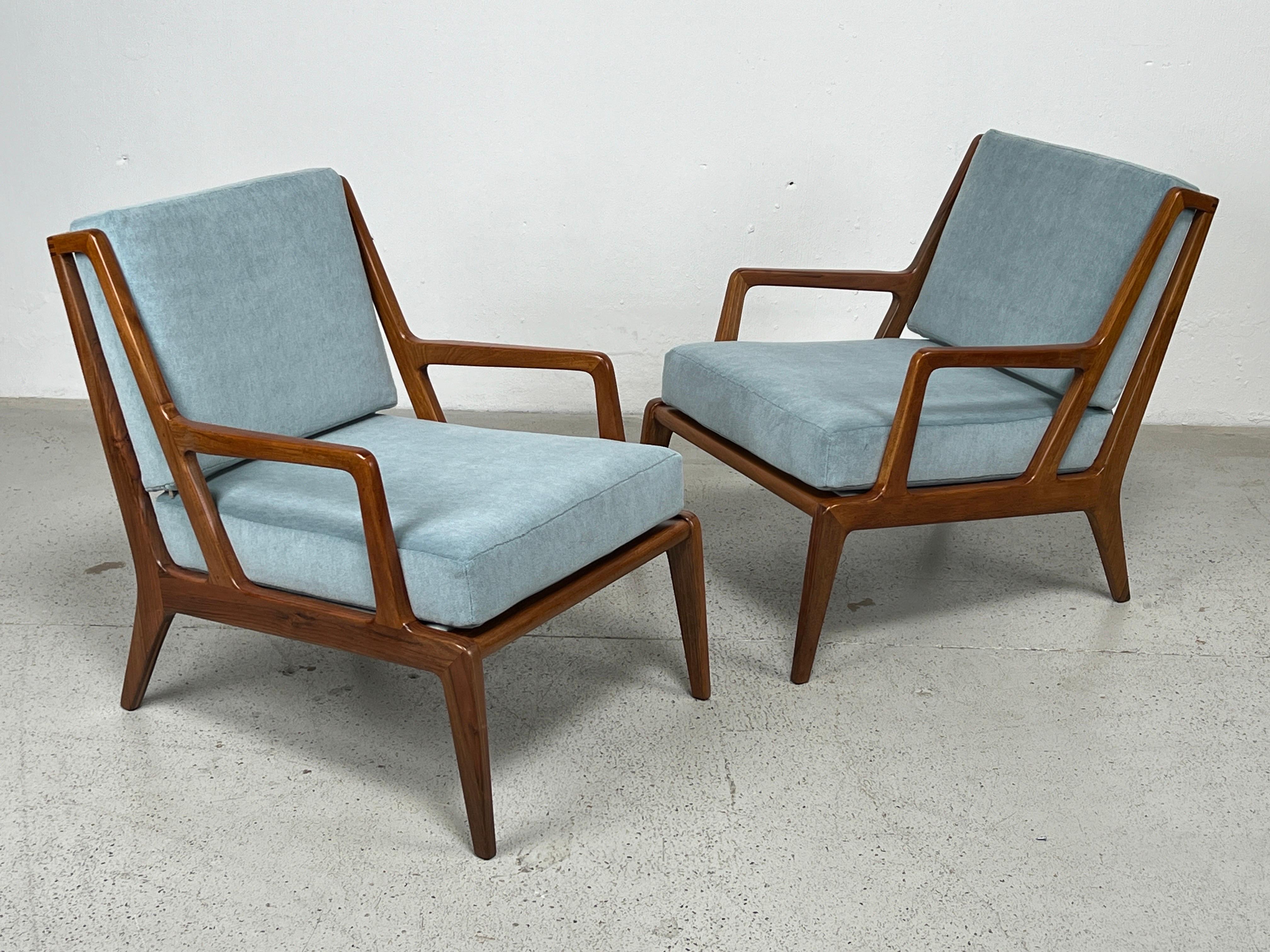 Rare Pair of Lounge Chairs by Singer and Sons  For Sale 8