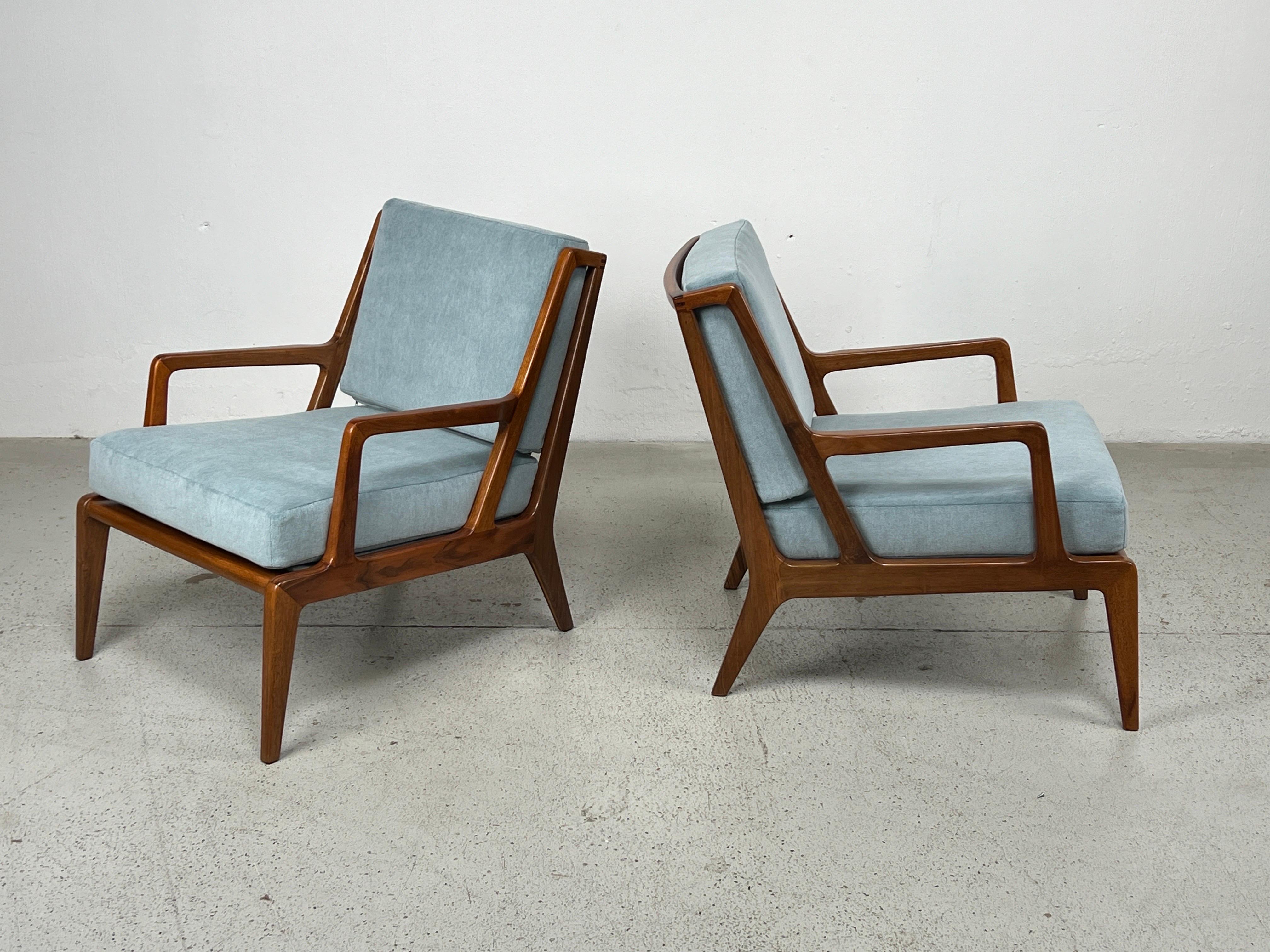 Mid-20th Century Rare Pair of Lounge Chairs by Singer and Sons  For Sale
