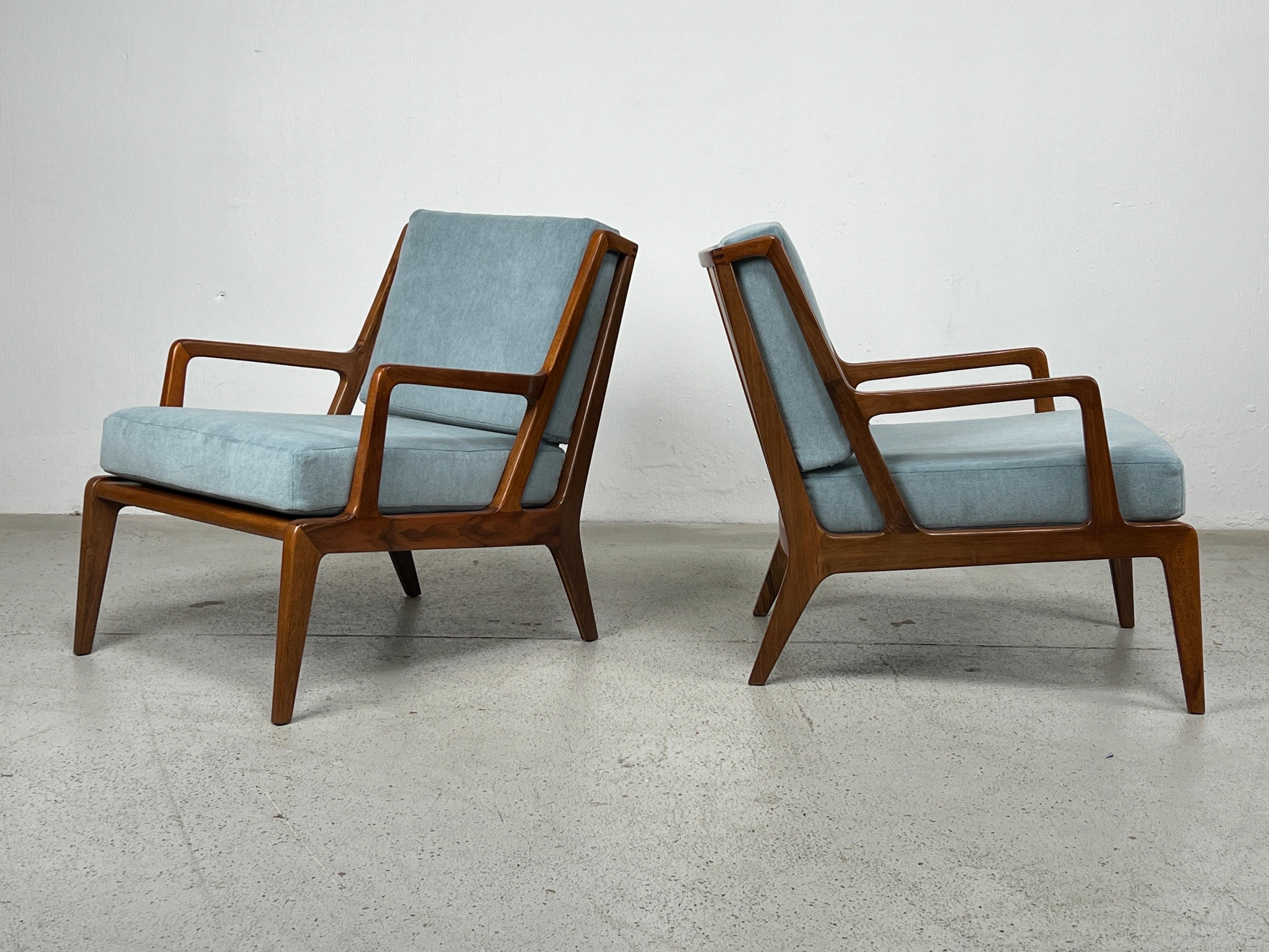 Walnut Rare Pair of Lounge Chairs by Singer and Sons  For Sale