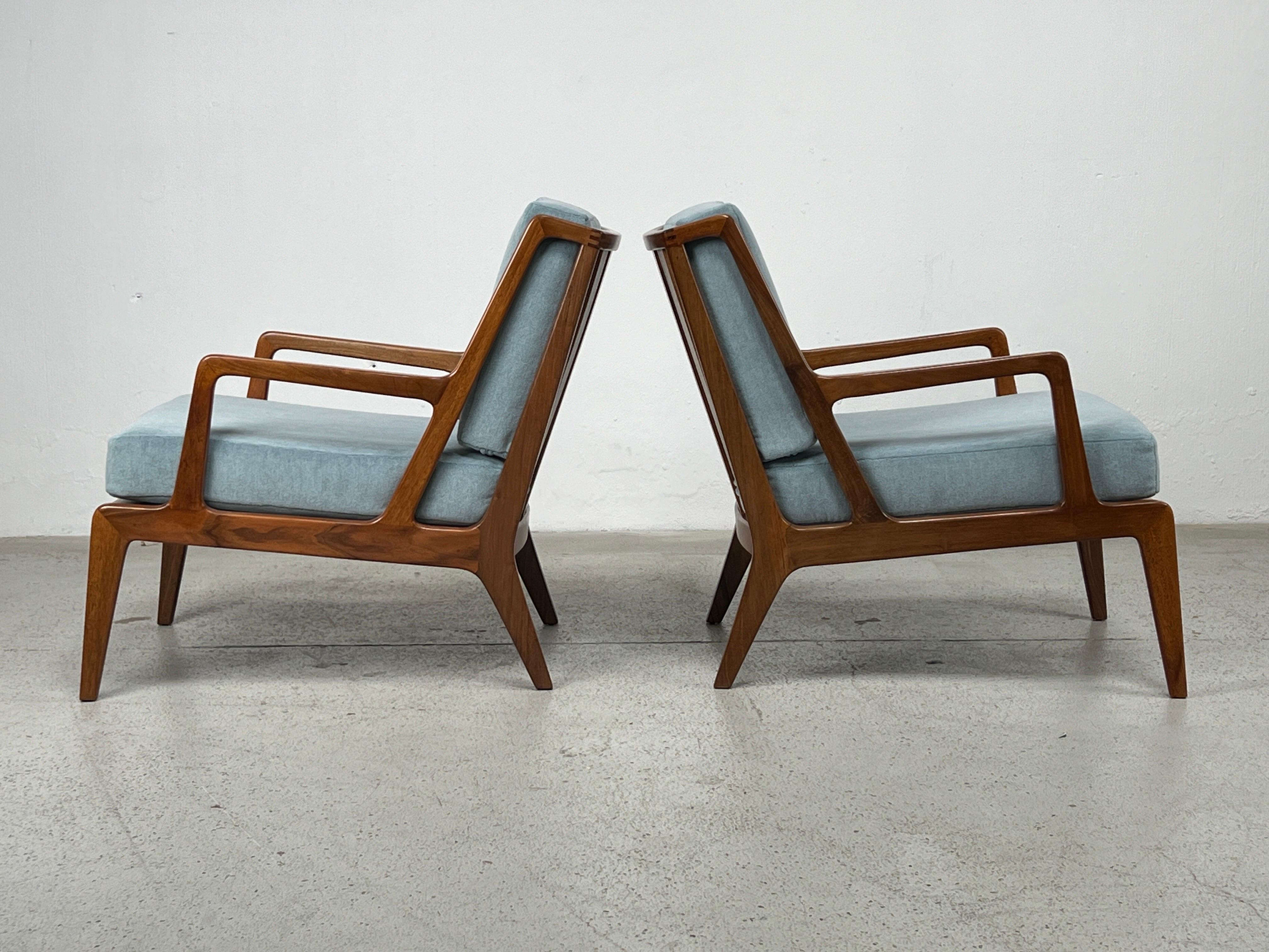 Walnut Rare Pair of Lounge Chairs by Singer and Sons  For Sale