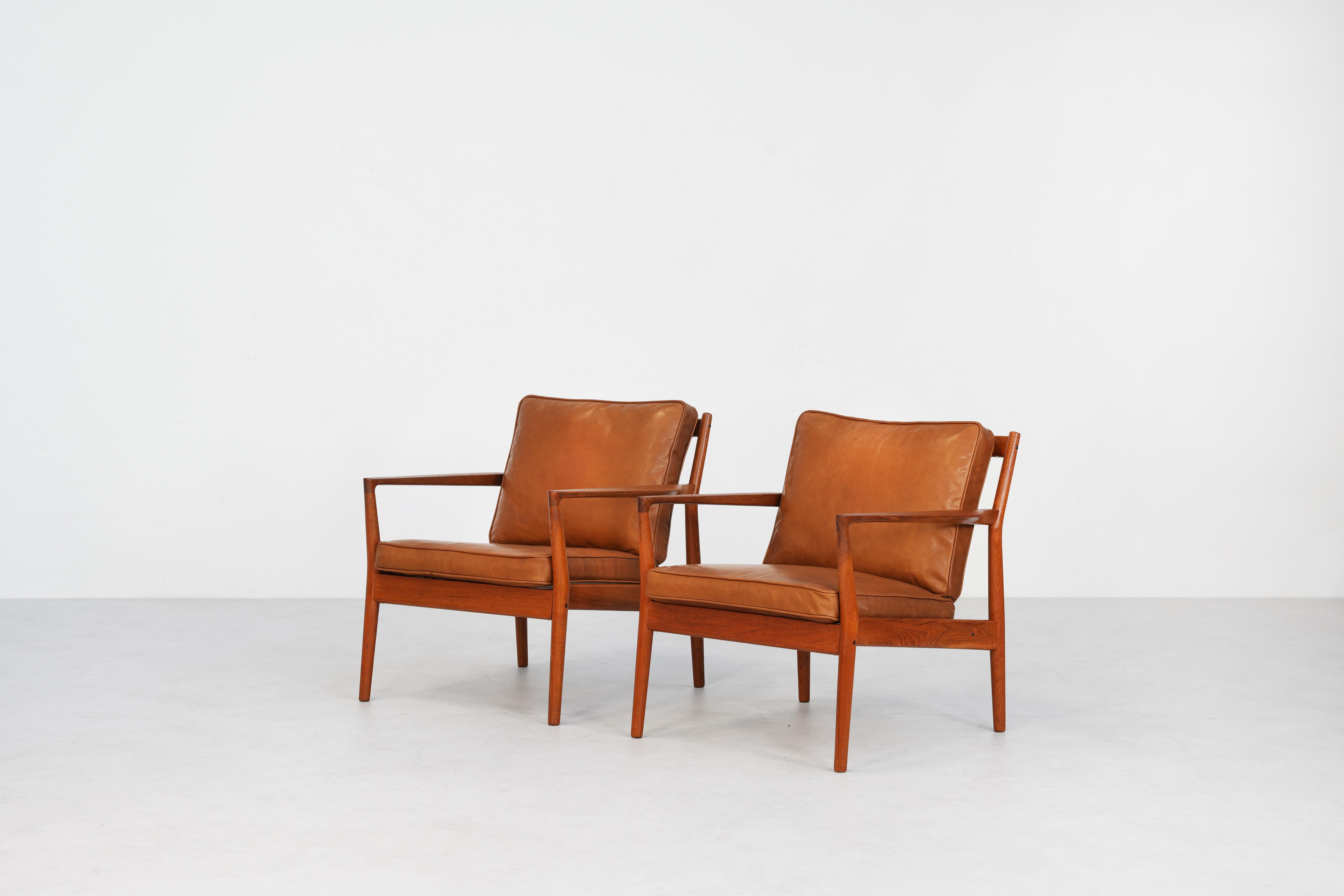 Rare Pair of Lounge Chairs by Steffen Syrach-Larsen for Børge Jensen In Excellent Condition For Sale In Berlin, DE