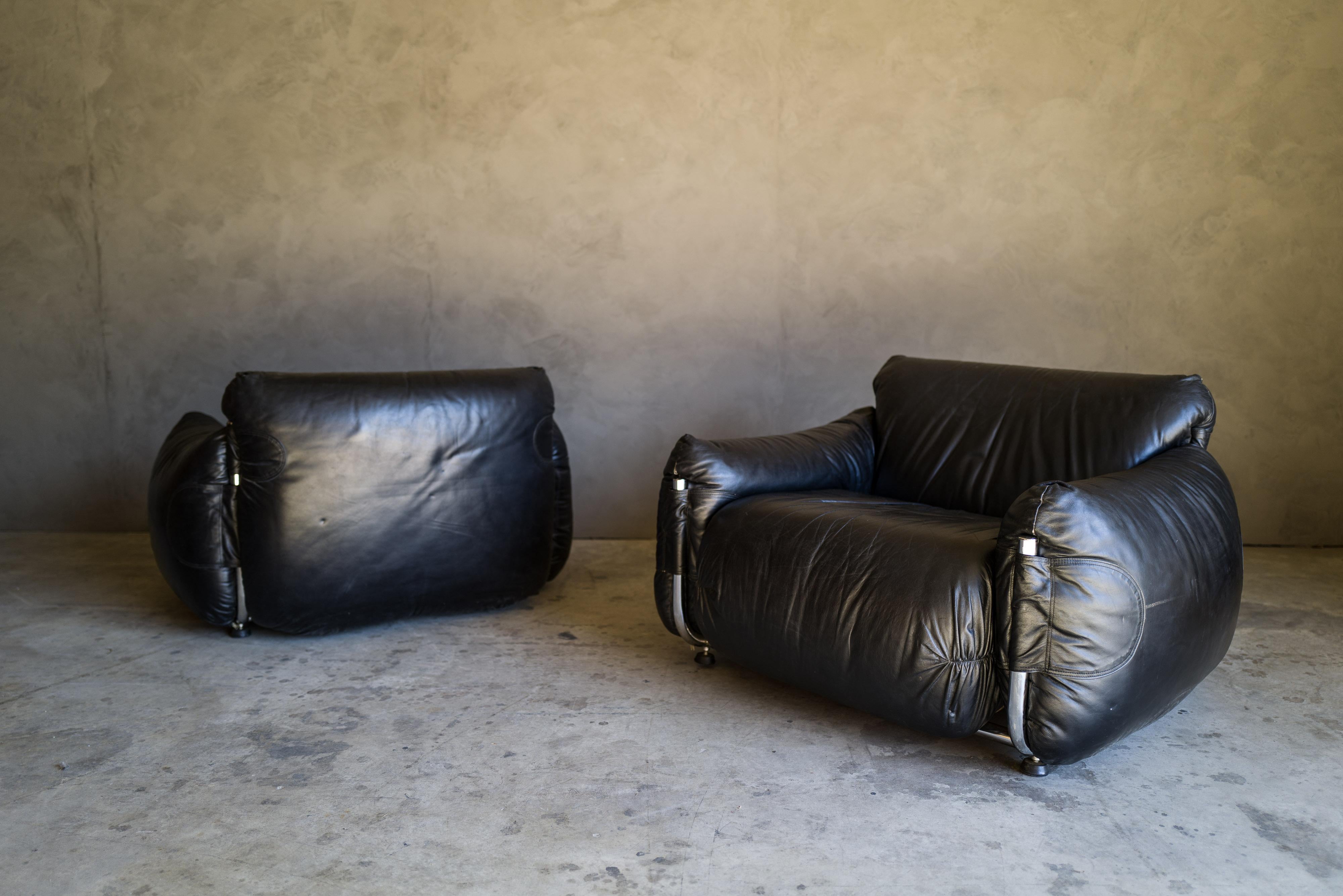 Late 20th Century Vintage Pair of Lounge Chairs Designed by G. Munari for Poltrona Munari, 1970s