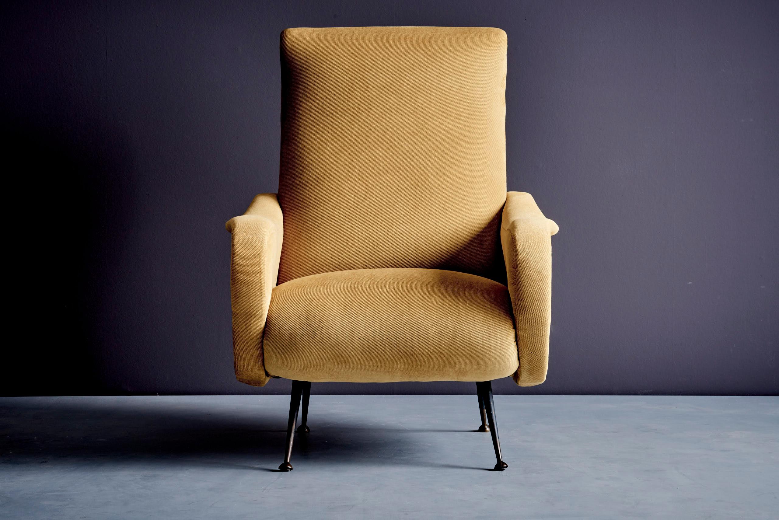 Rare Pair of Lounge Chairs in the manner of Gastone Rinaldi en Bueno estado para la venta en Berlin, DE