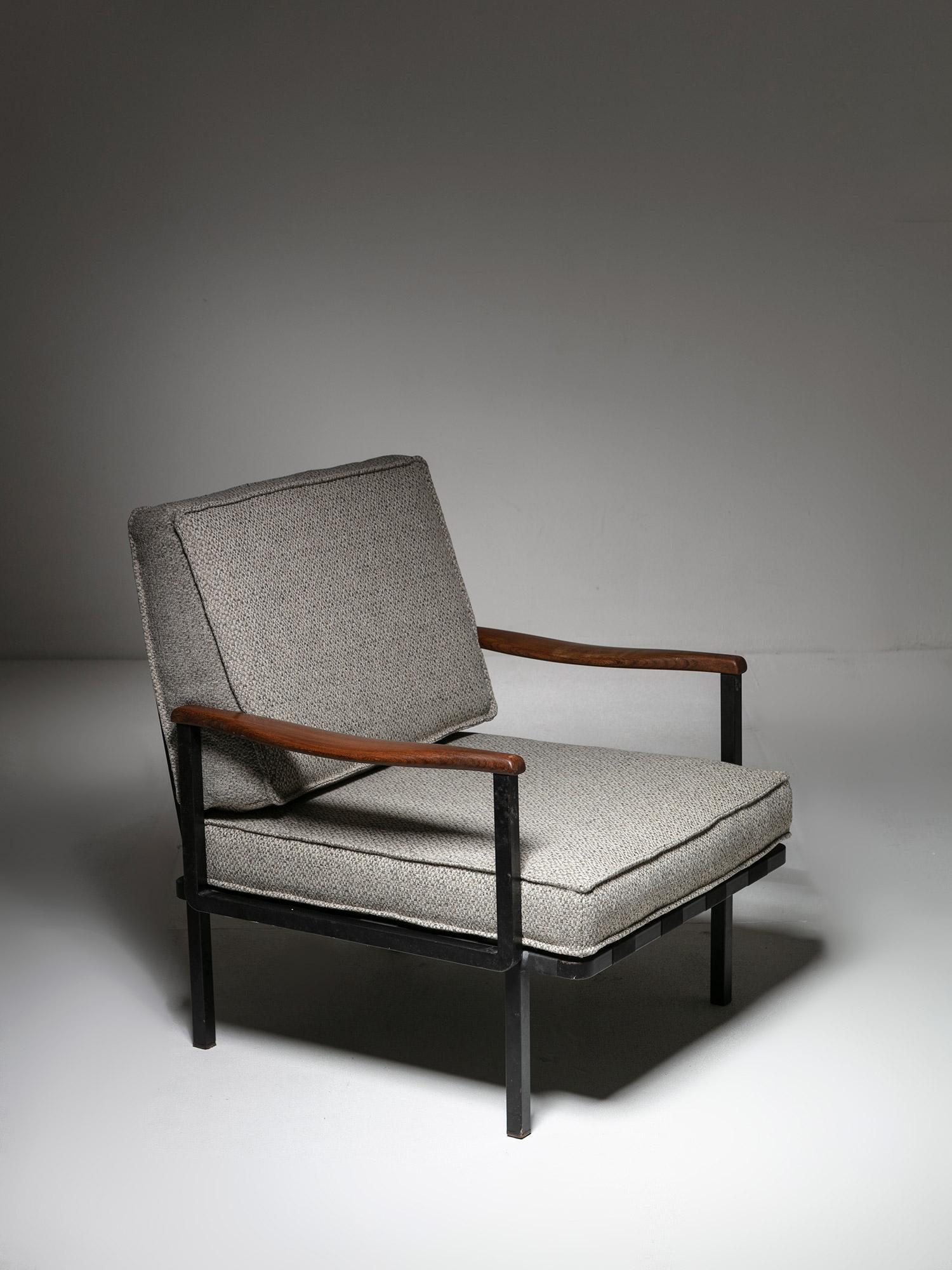 Metallic Thread Rare Pair of Lounge Chairs Model P24 by Osvaldo Borsani for Tecno, Italy, 1960s For Sale