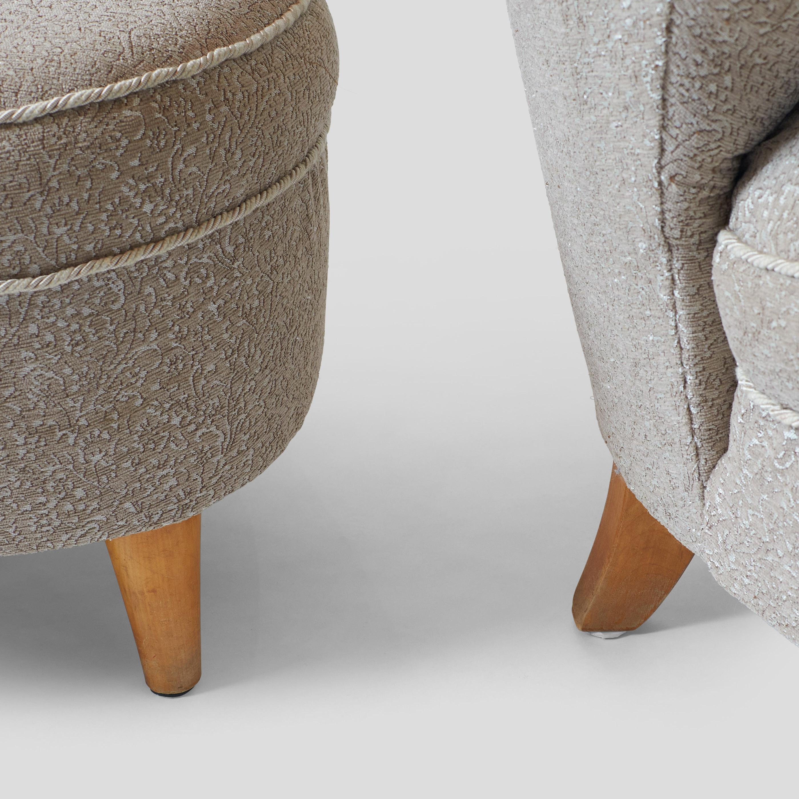 Tissu d'ameublement Paire de fauteuils de salon bas rares par Carl-Johan Boman en vente