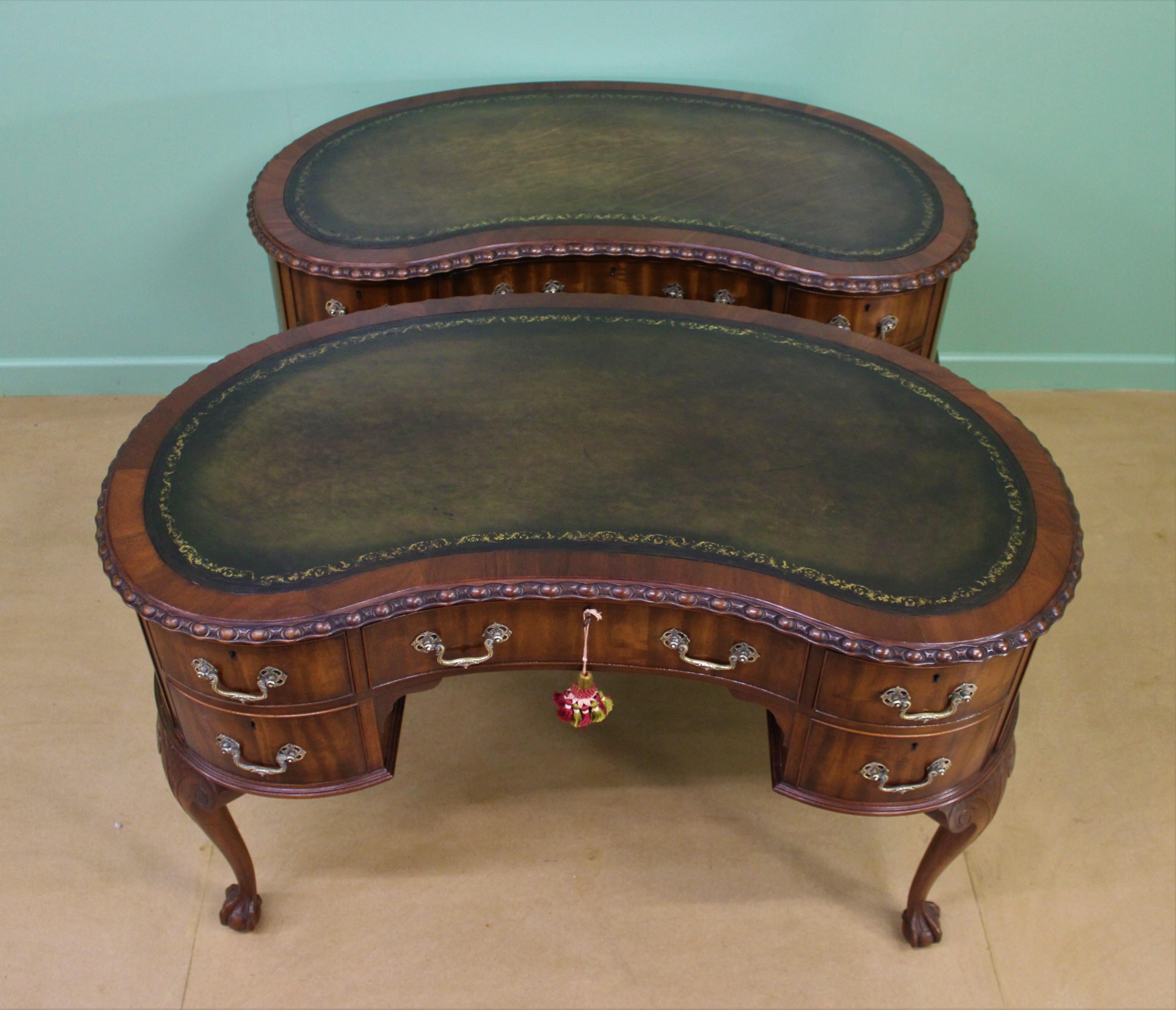 Rare Pair of Mahogany Kidney Shaped Writing Desks by Waring and Gillow In Good Condition For Sale In Poling, West Sussex