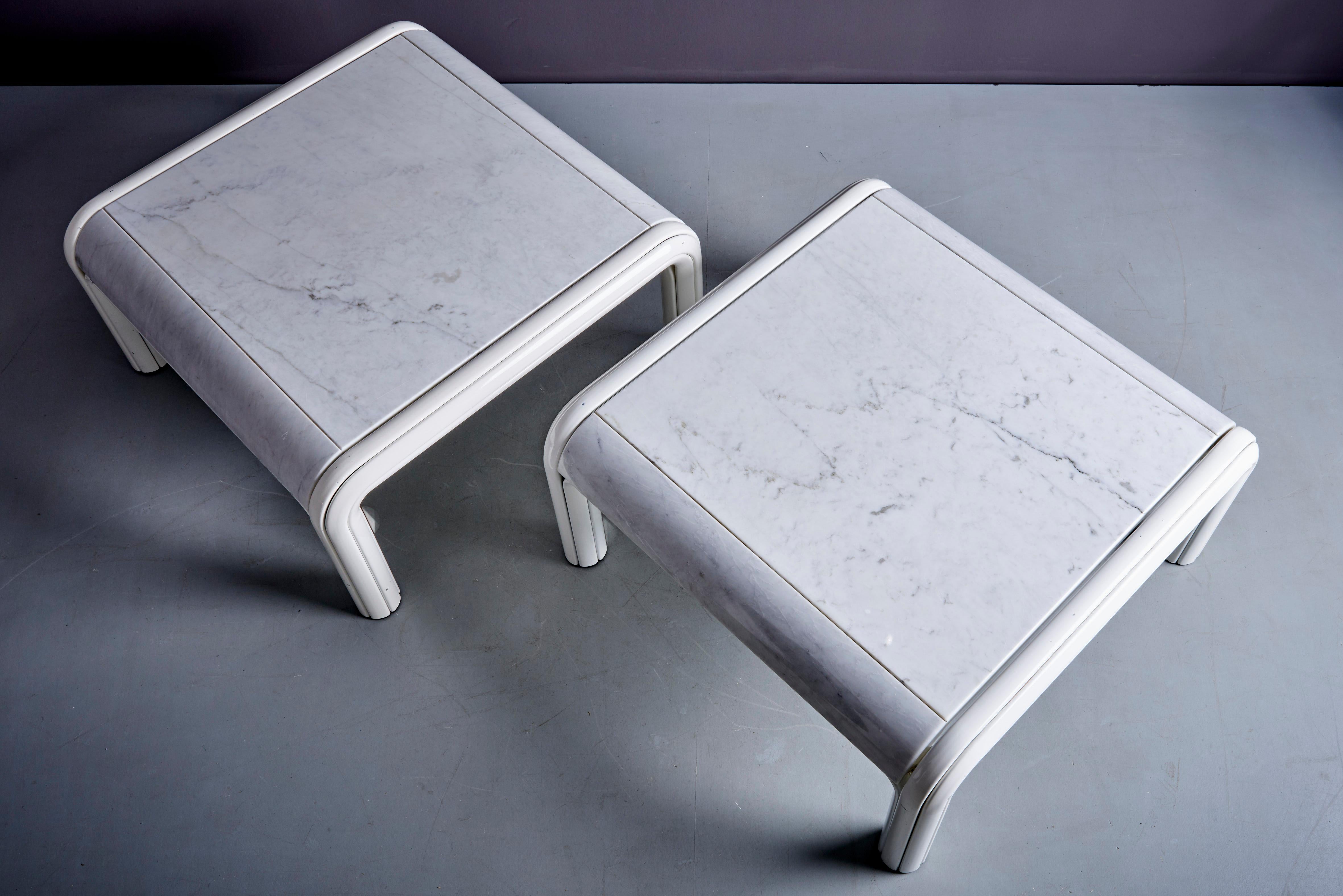 Set of two coffee or sofa tables by Gae Aulenti for Knoll from the 1970s. Rare version with white marble table top! Very good condition with some lacquer chips on the base.

