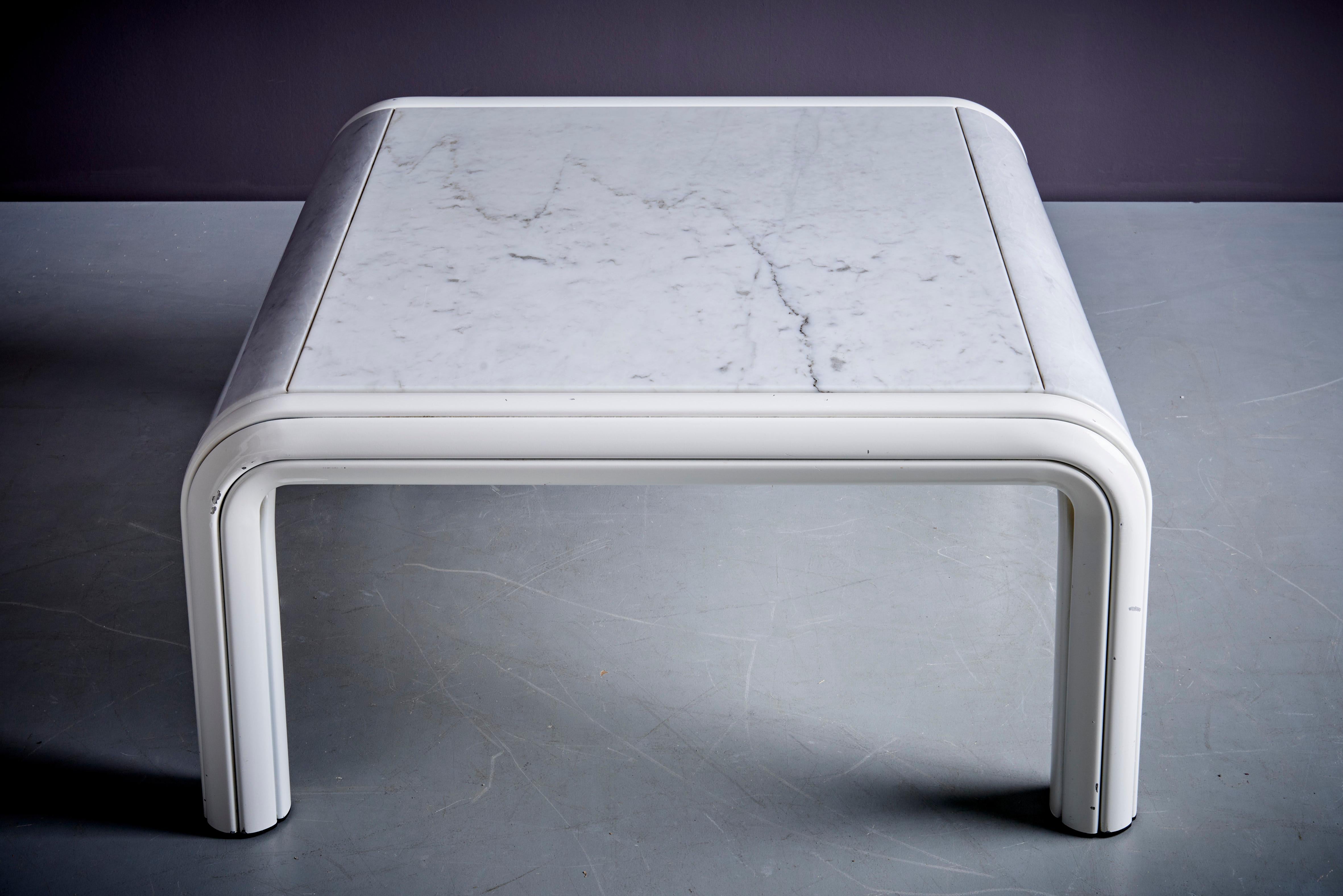 Rare Pair of Marble Coffee or Sofa Tables by Gae Aulenti for Knoll, Italy, 1970s In Good Condition For Sale In Berlin, DE
