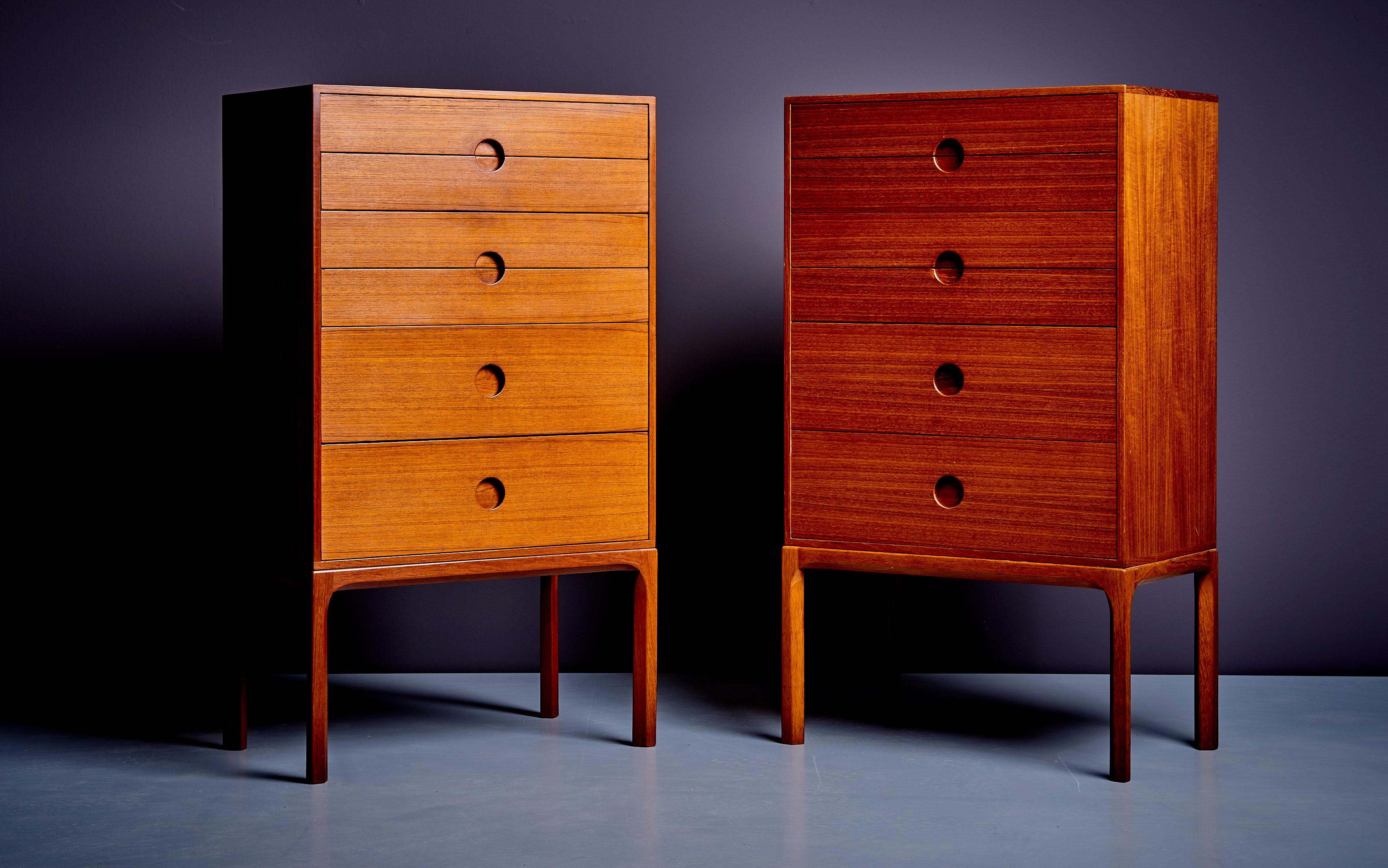 Rare pair of Kai Kristiansen for Aksel Kjersgaard Entre 3b / Model 385 Dresser For Sale 2
