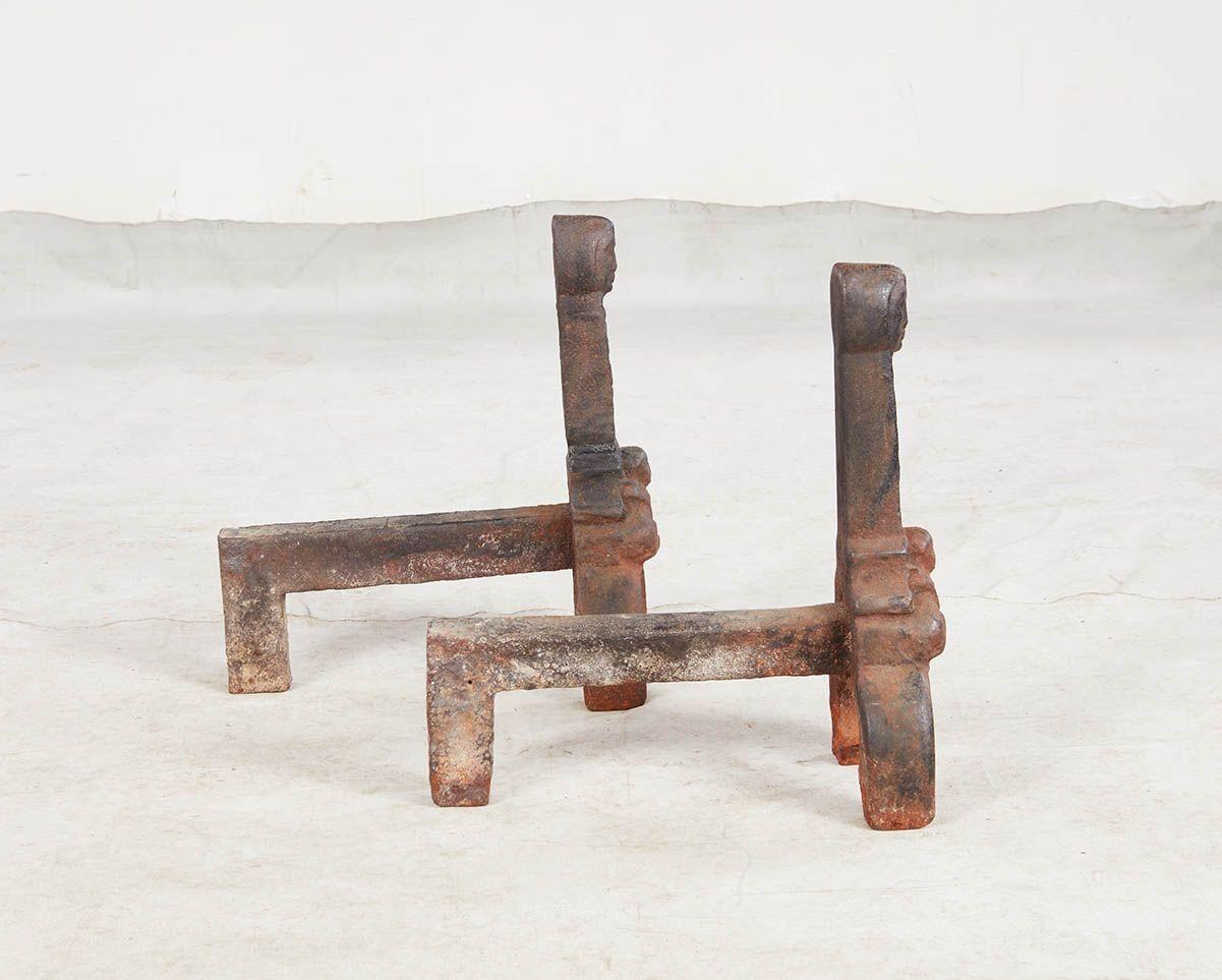 Seltenes Paar mittelalterlicher Sandguss-Andirons im Angebot 6