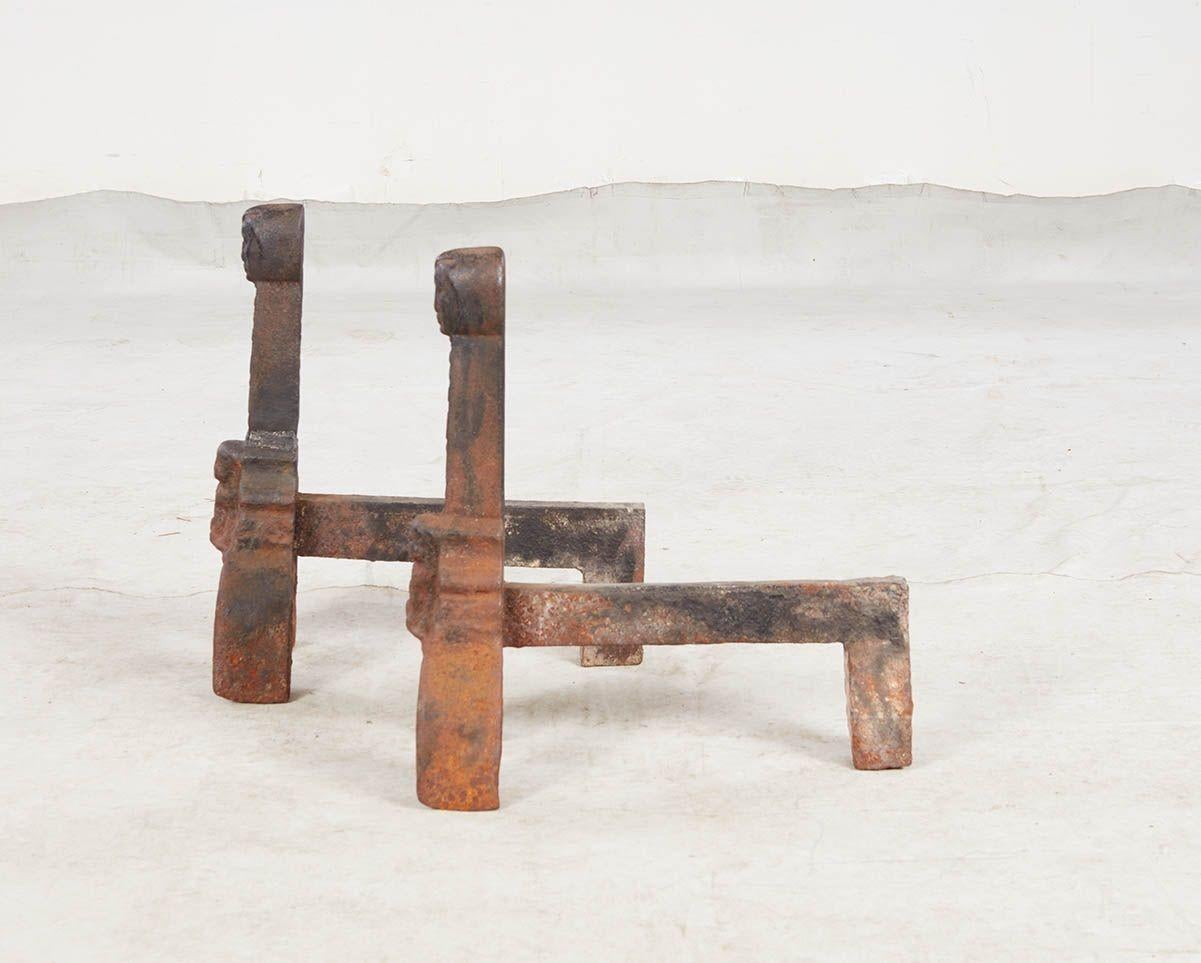 Seltenes Paar mittelalterlicher Sandguss-Andirons im Angebot 2