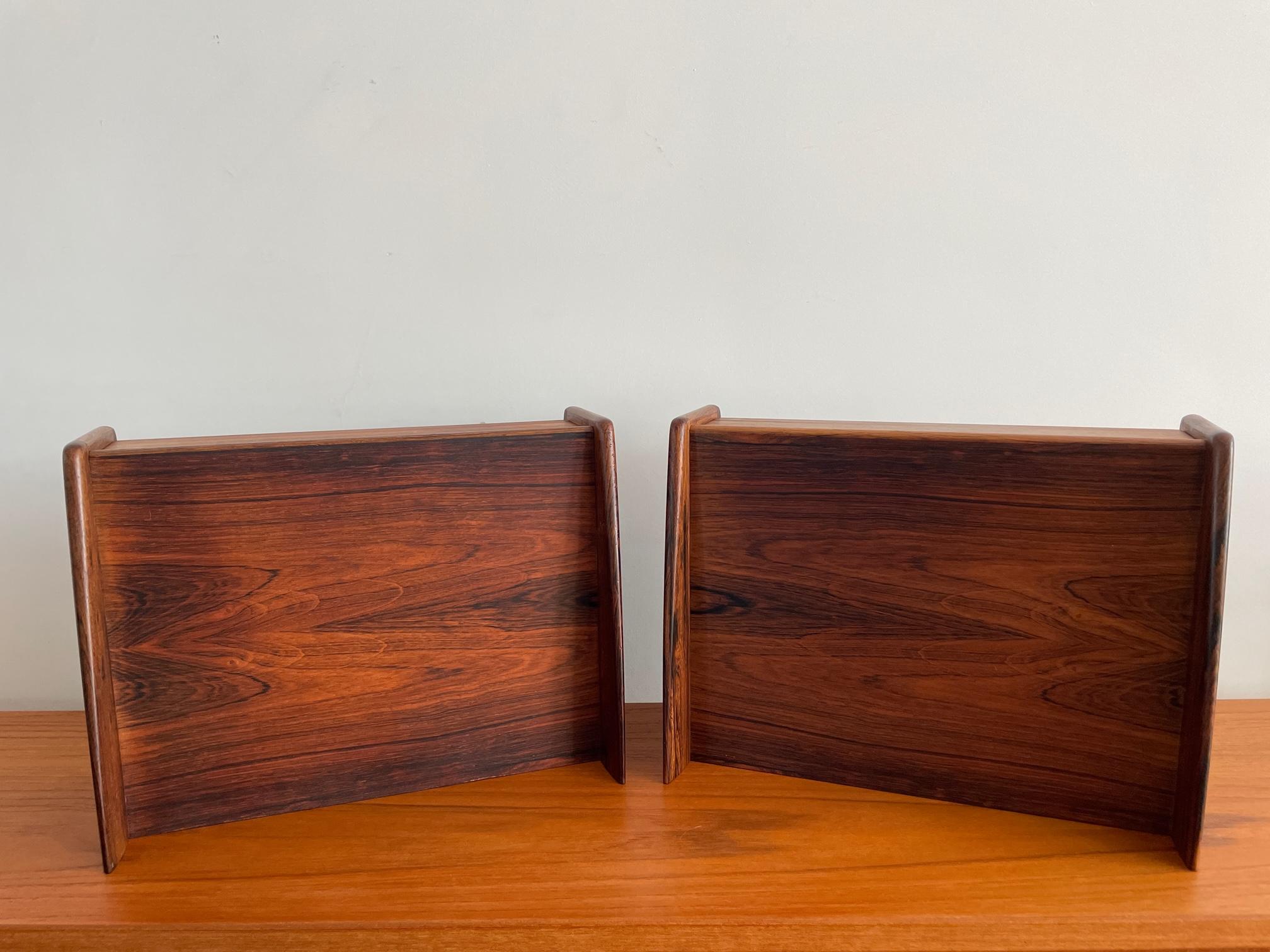 What a stunning pieces of furniture. Pair of mid century danish floating nightstands by Melvin Mikkelsen 1950s. Each with one drawer. The wood is and the craftmanship is just plain beautiful. Pure art! Beautiful wood graining. In very, very good