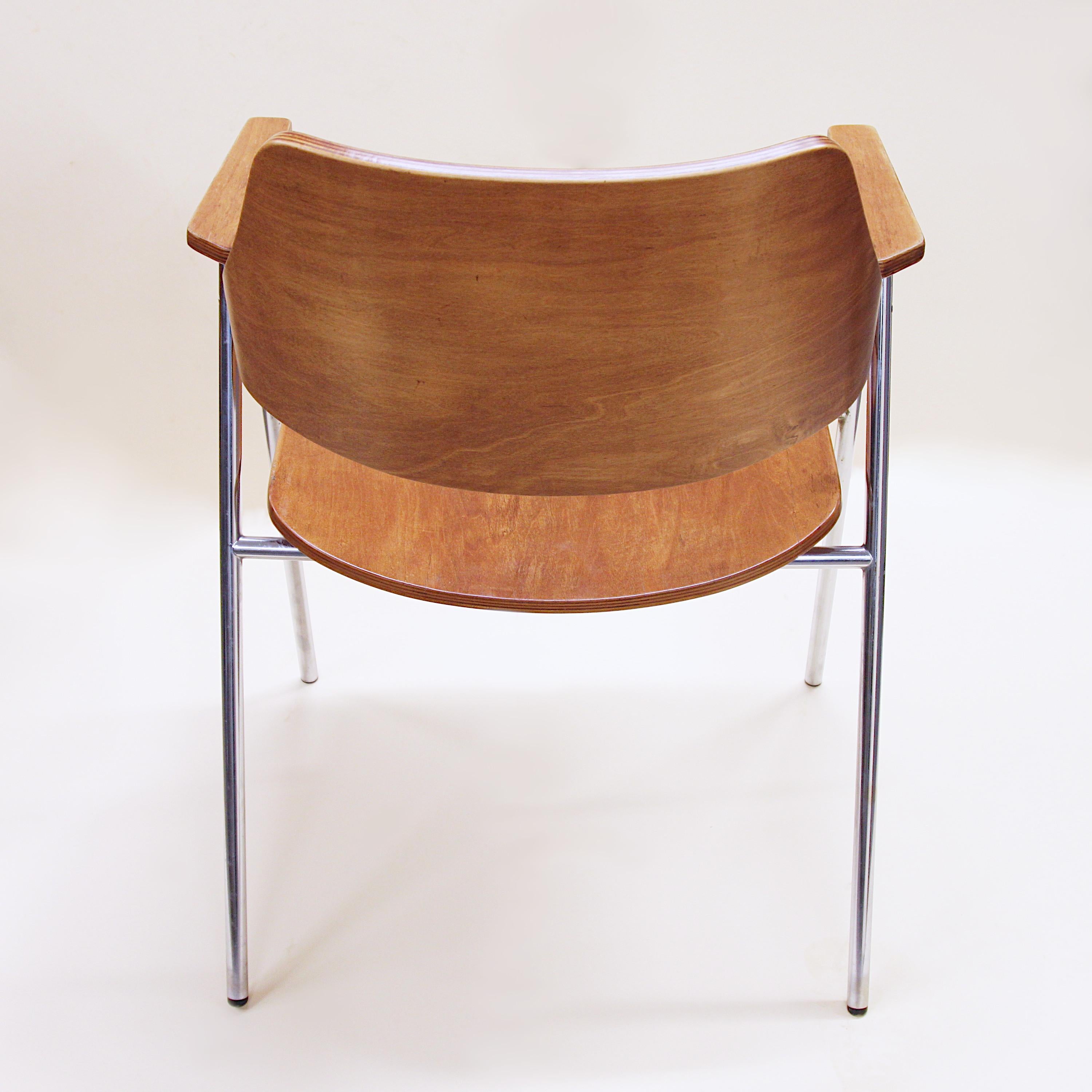 Paire rare de chaises modernes du milieu du siècle en contreplaqué cintré et chrome de Hanno Von Gustedt 2