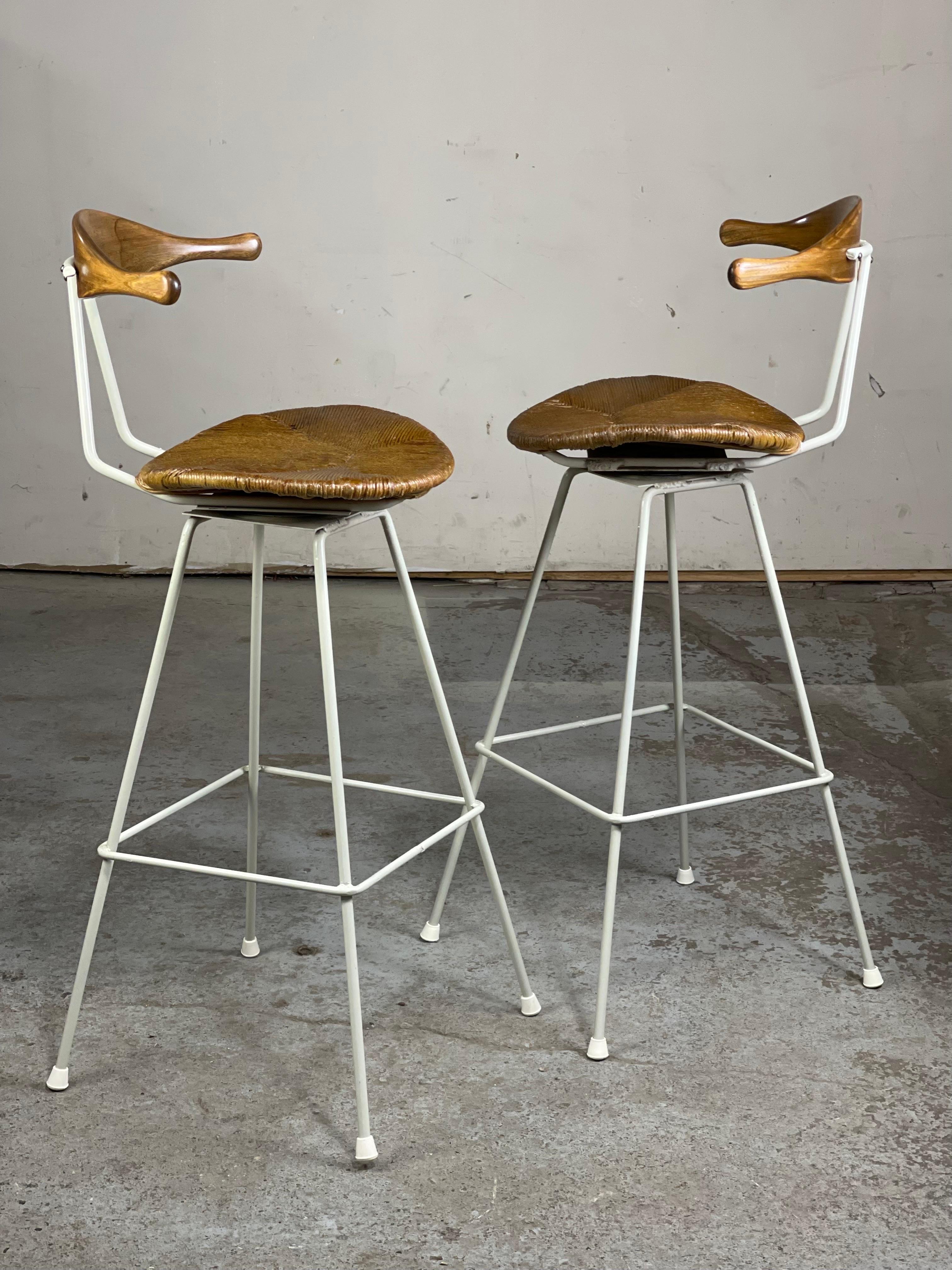 Rare Pair of Mid-Century Modern Cowhorn Barstools by Arthur Umanoff In Good Condition In Framingham, MA