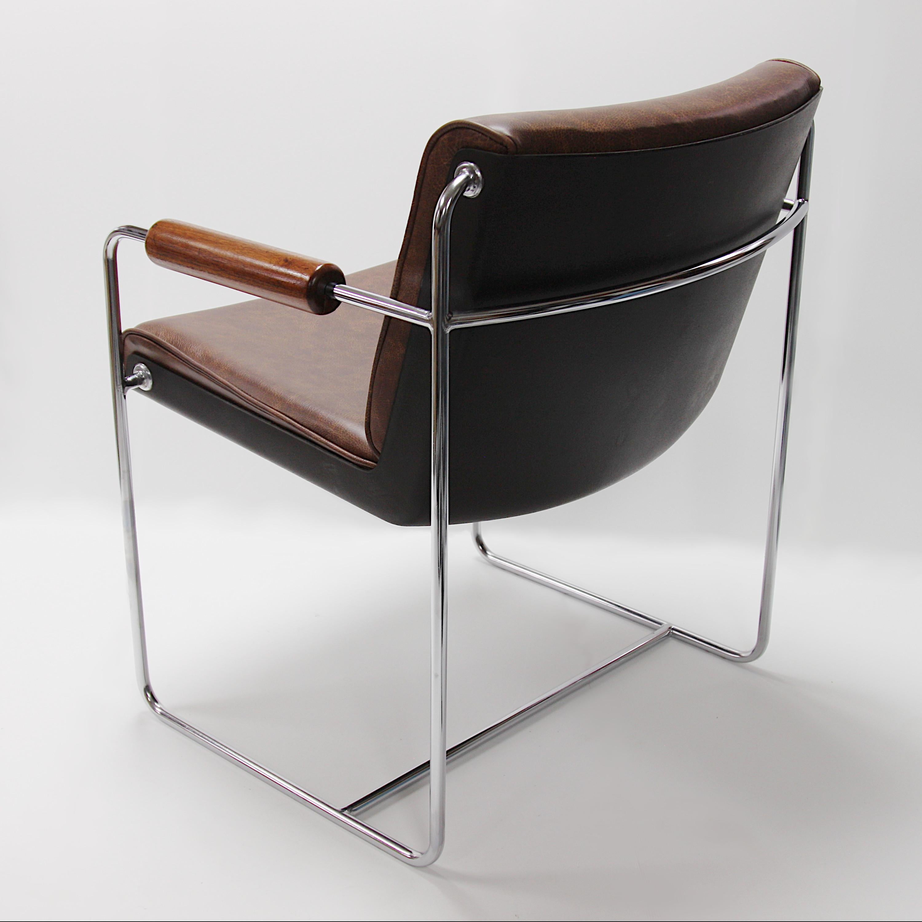 Rare Pair of Mid-Century Modern Fiberglass and Brown Leather Shell Lounge Chairs For Sale 3