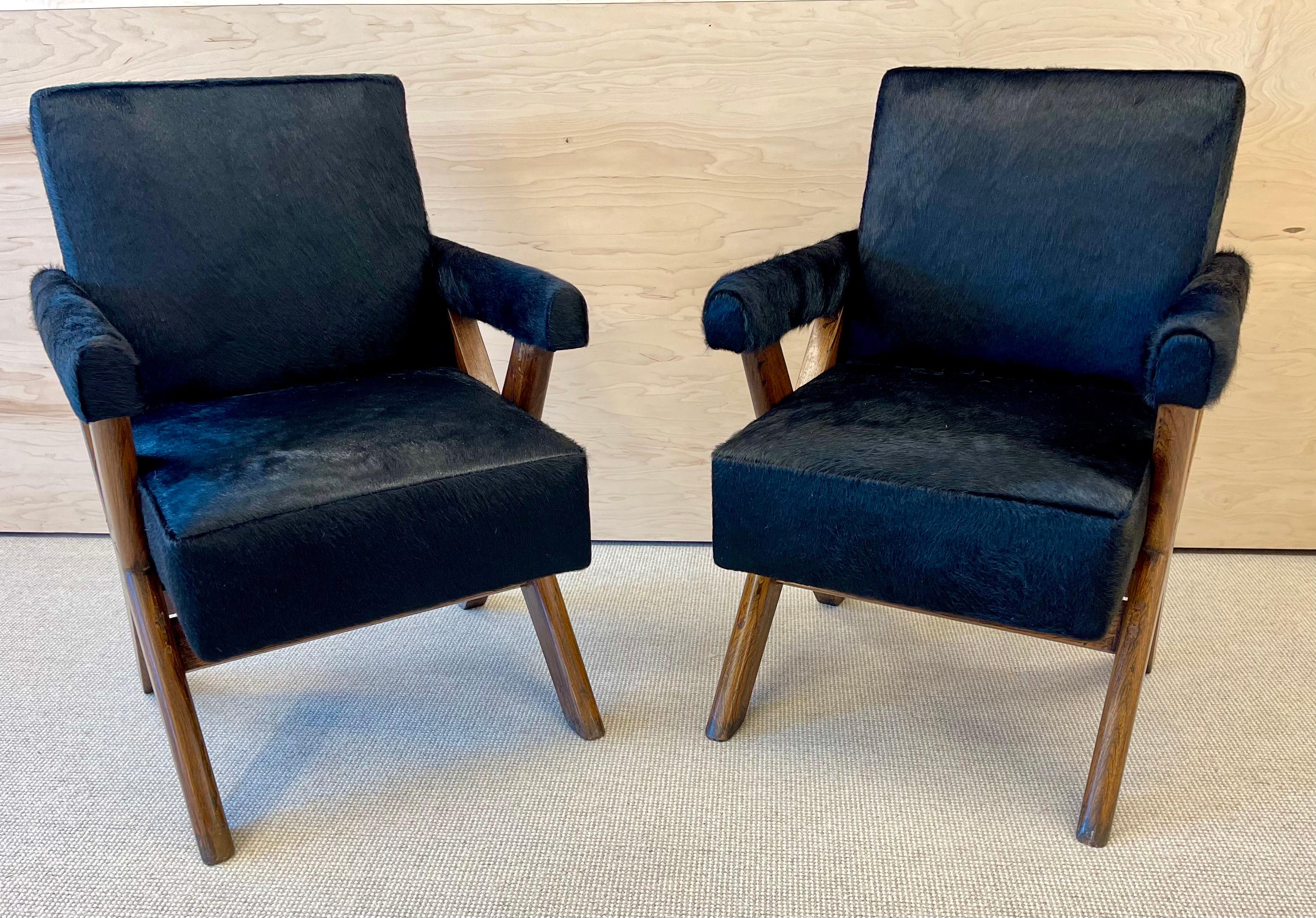 Pair of Mid-Century Modern Upholstered ‘Committee’ Chairs Attr. Pierre Jeanneret In Good Condition In Stamford, CT
