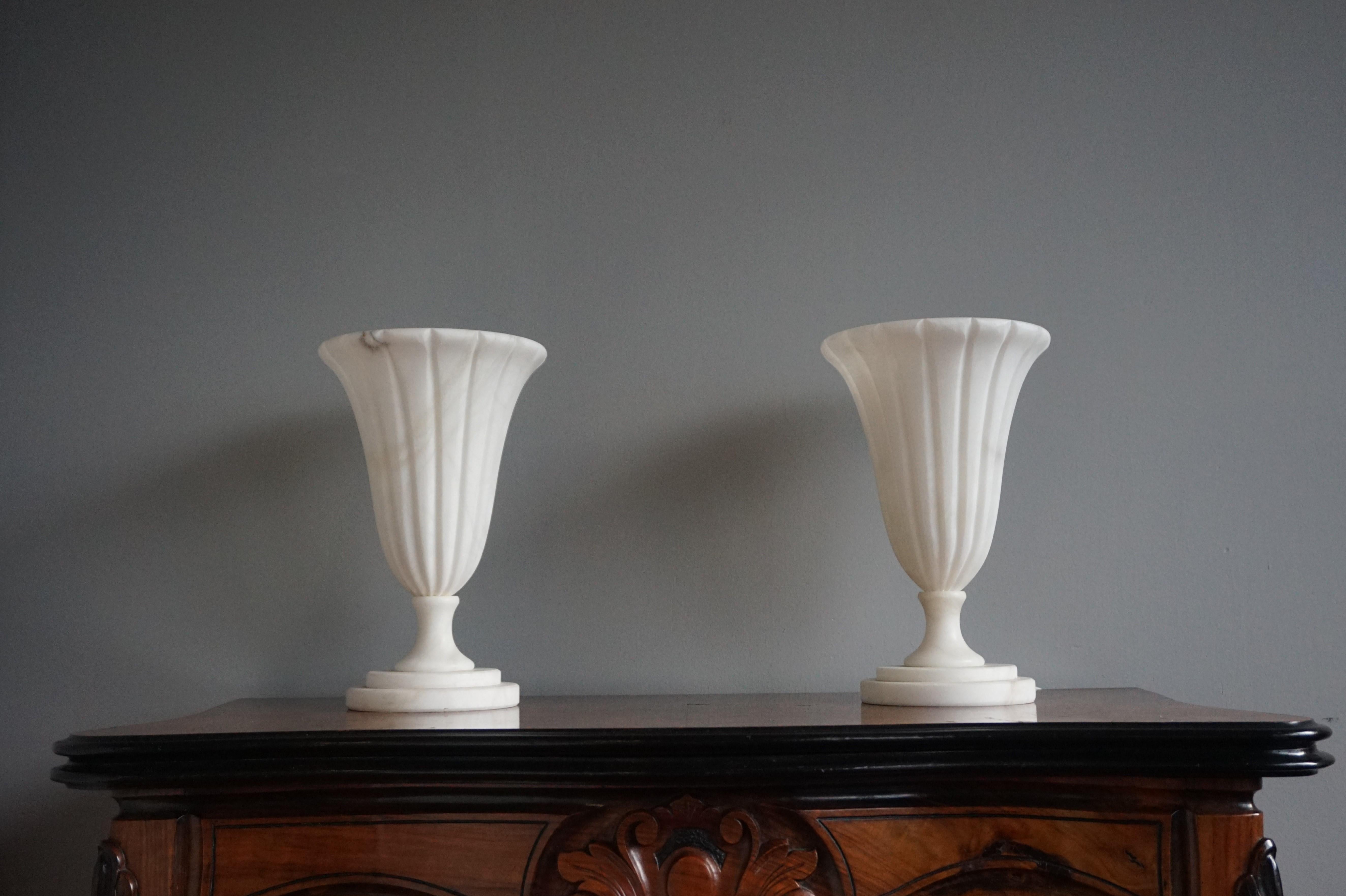Seltenes Paar Alabaster-Tisch- oder Schreibtischlampen aus der Mitte des Jahrhunderts / Klassischer Stil im Angebot 3