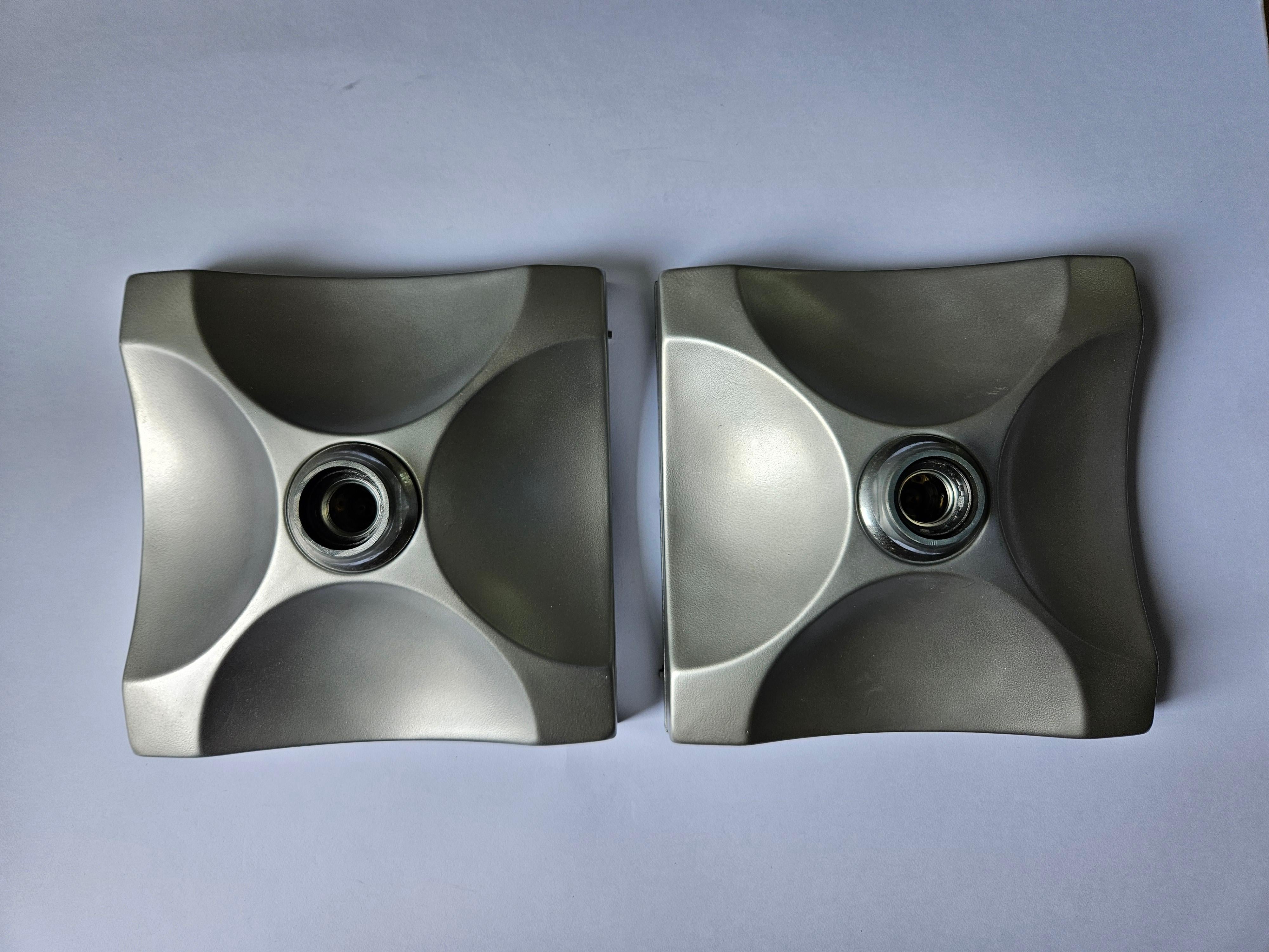 Raro par de empotrables de pared o techo de mediados de siglo, Italia, años 70 Italiano en venta