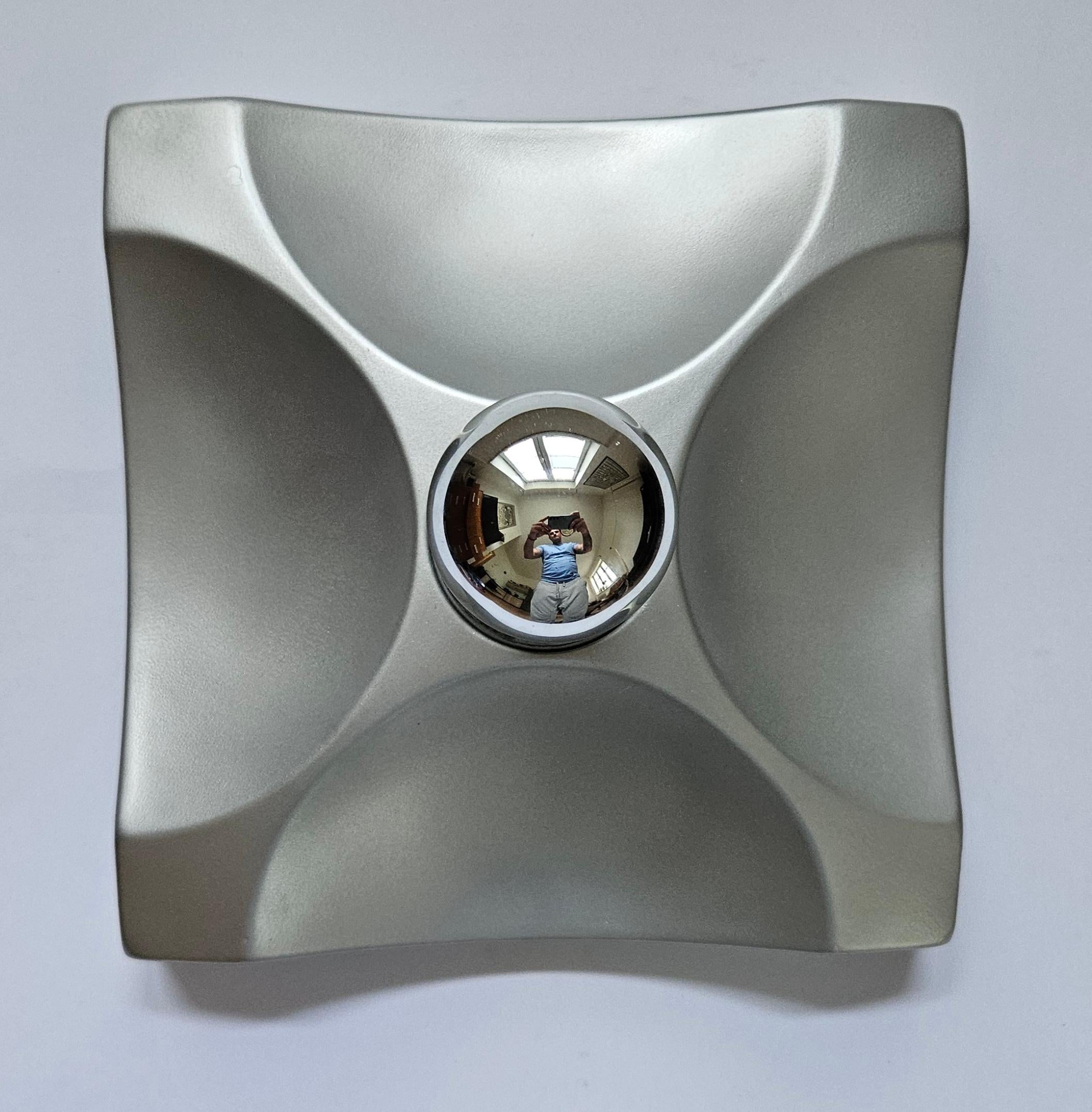 Raro par de empotrables de pared o techo de mediados de siglo, Italia, años 70 en venta 2