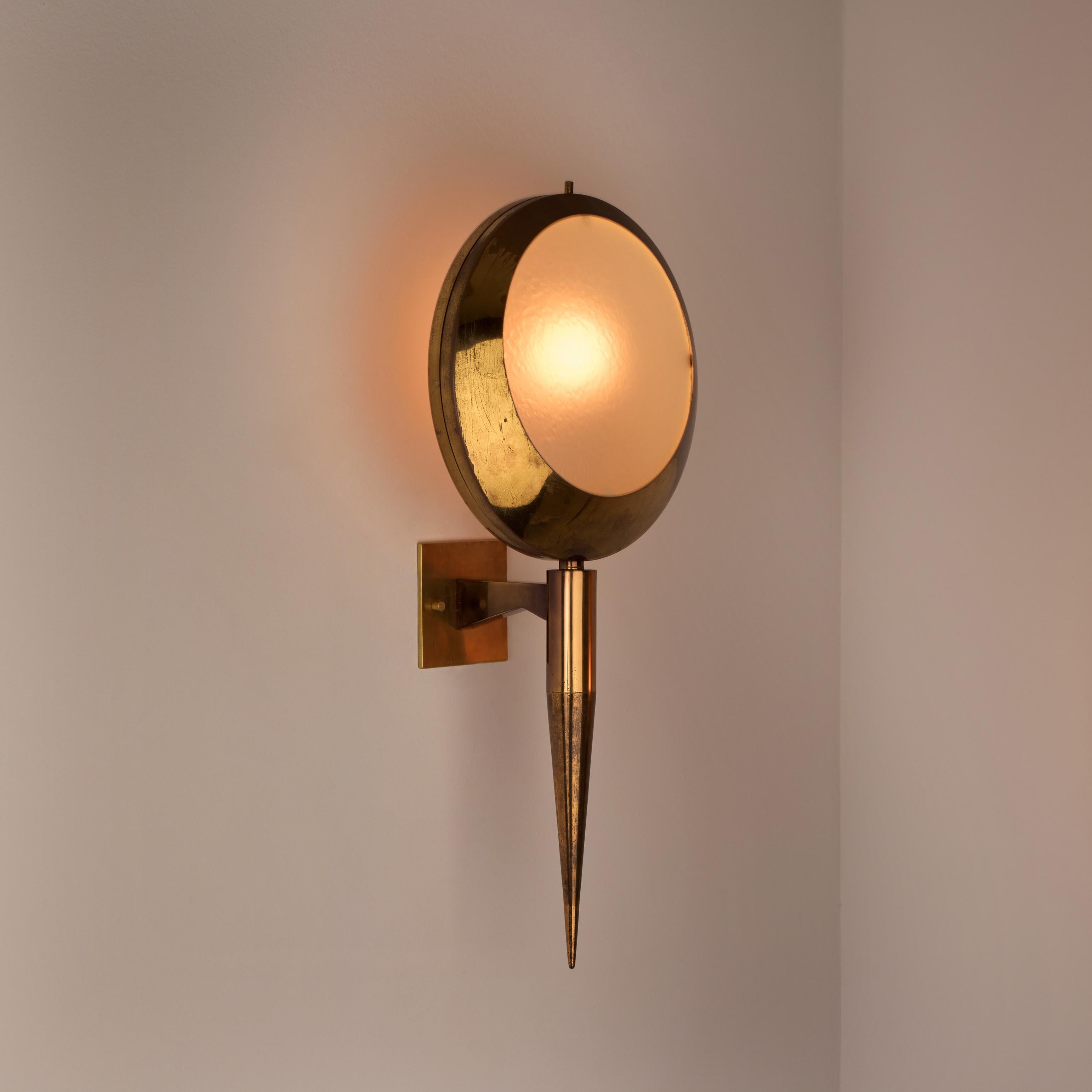 Raro par de apliques Modelo 2128 de Stilnovo Moderno de mediados de siglo en venta