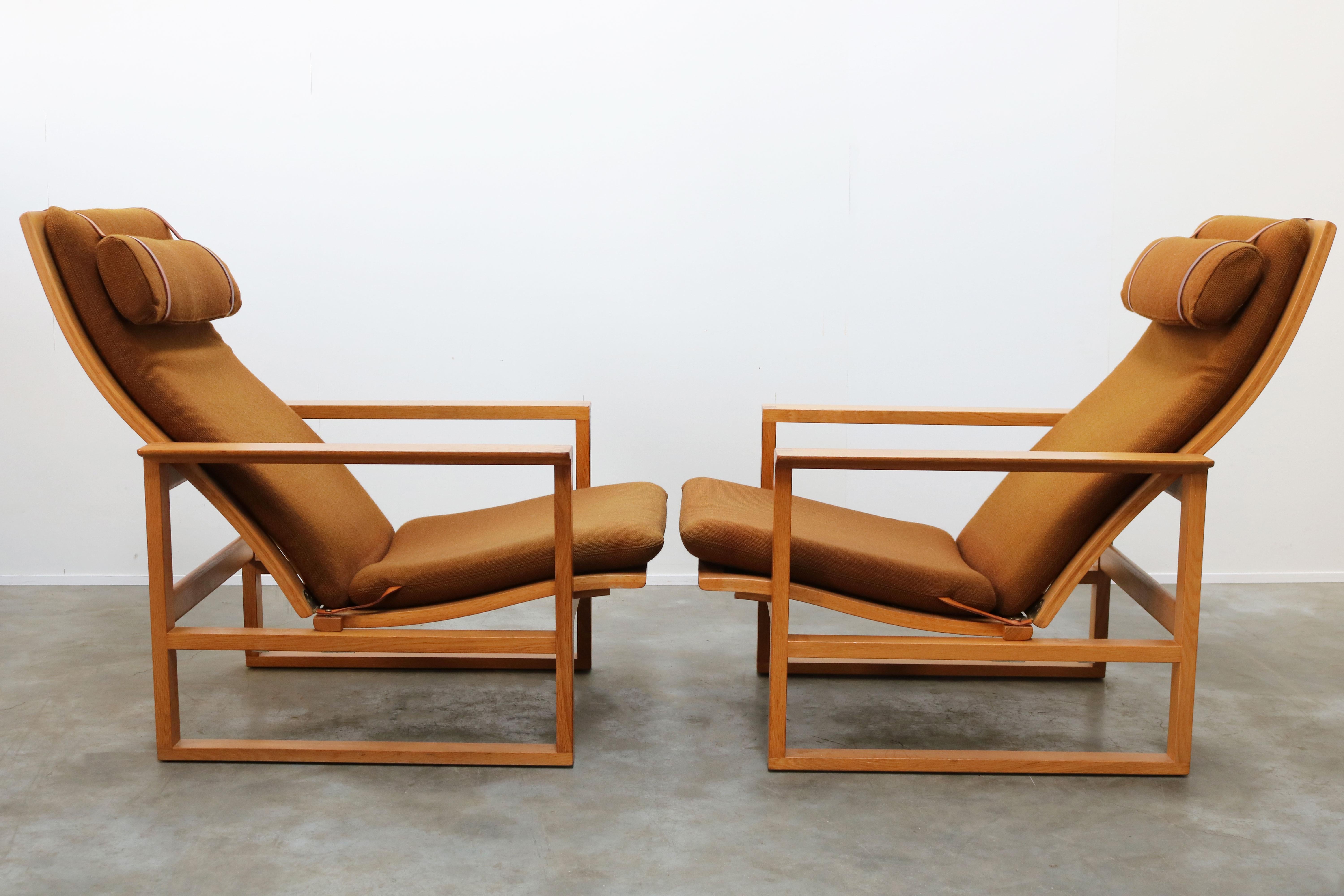 Rare Pair of Model 2254 Lounge Chairs by Børge Mogensen with Ottomans 1950s Wool For Sale 2