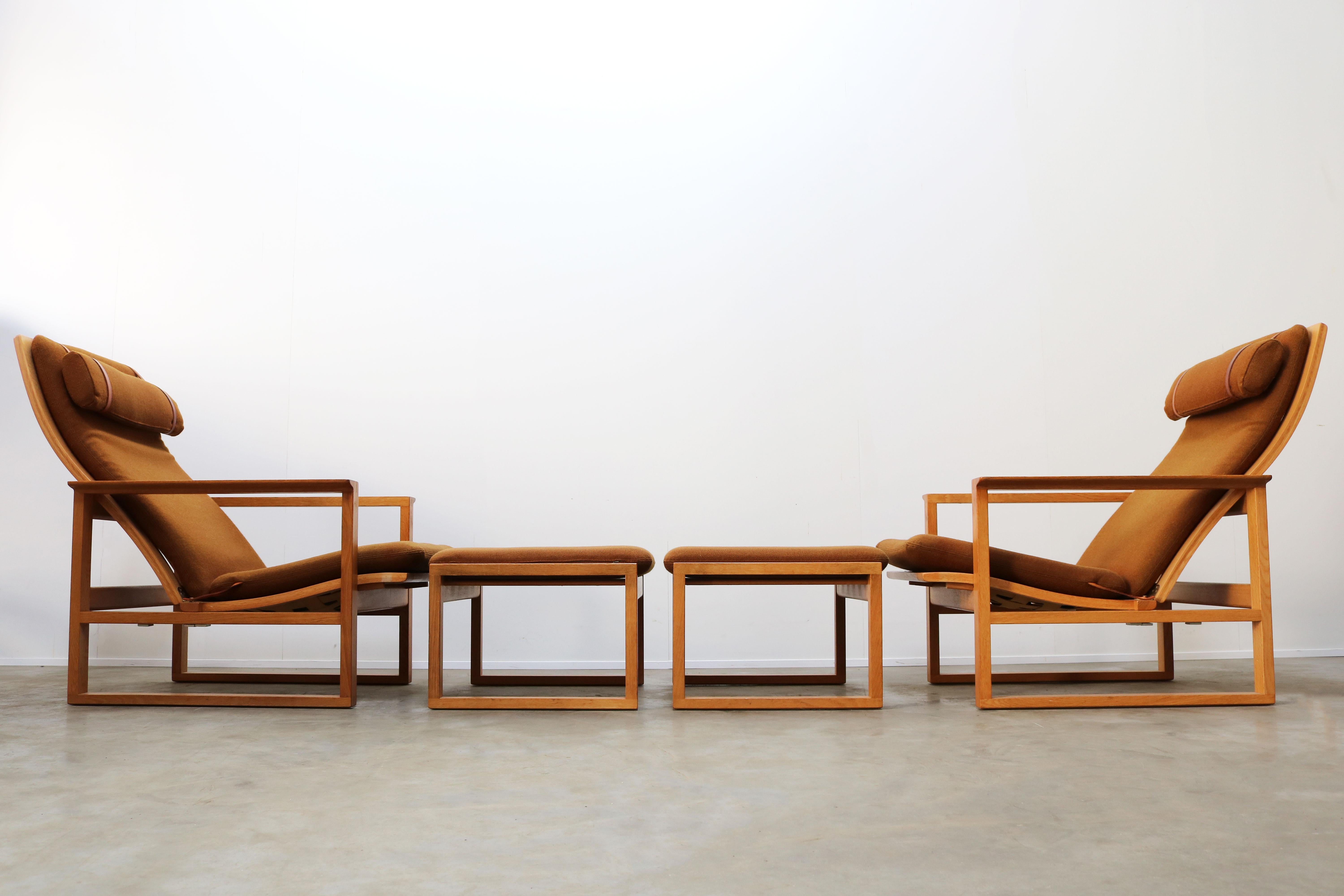 Mid-Century Modern Rare Pair of Model 2254 Lounge Chairs by Børge Mogensen with Ottomans 1950s Wool For Sale