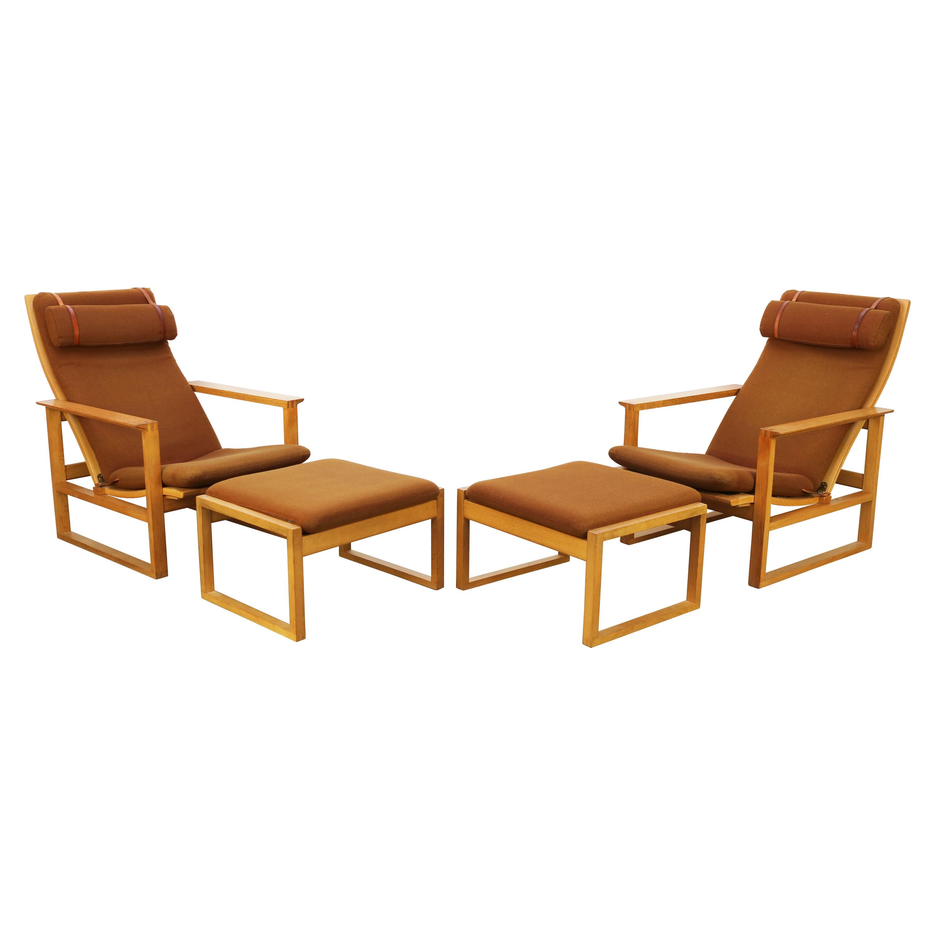 Rare paire de chaises longues modèle 2254 de Børge Mogensen avec poufs Laine des années 1950